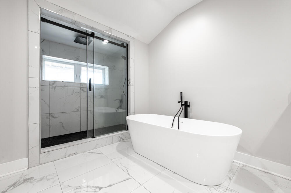 Soaking Tub & Luxury Walk in Shower!