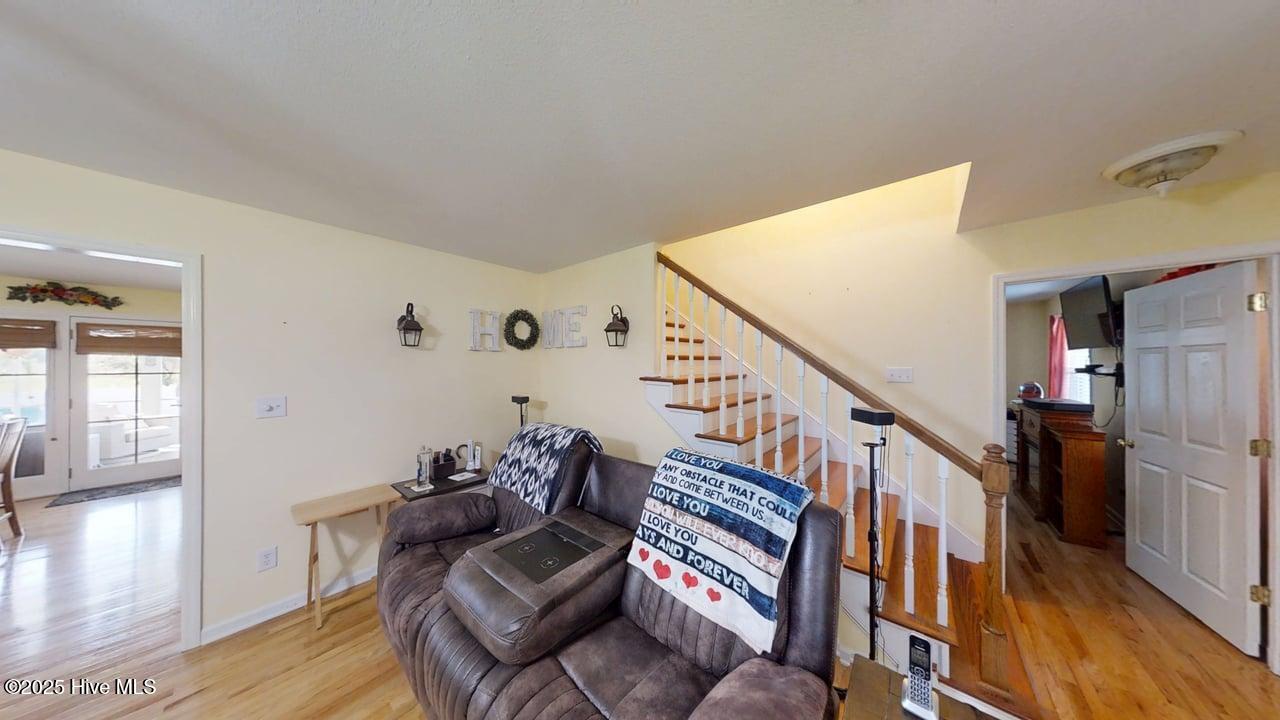 100560010 | Photo 30