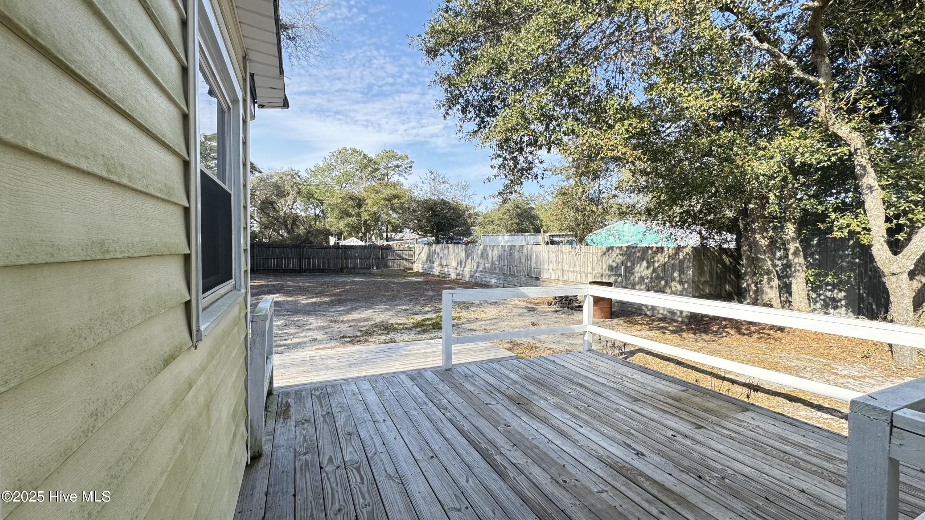 100490105 | Photo 10