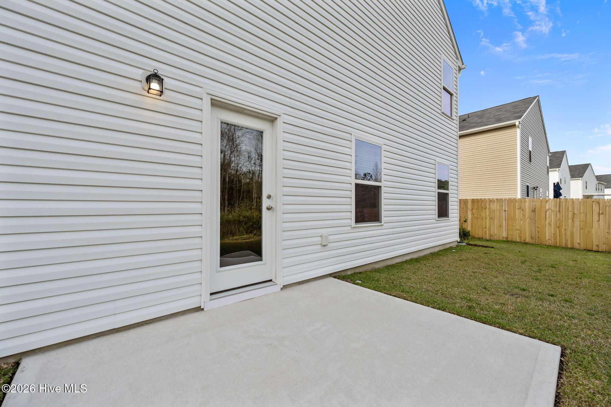 100561860 | Photo 37