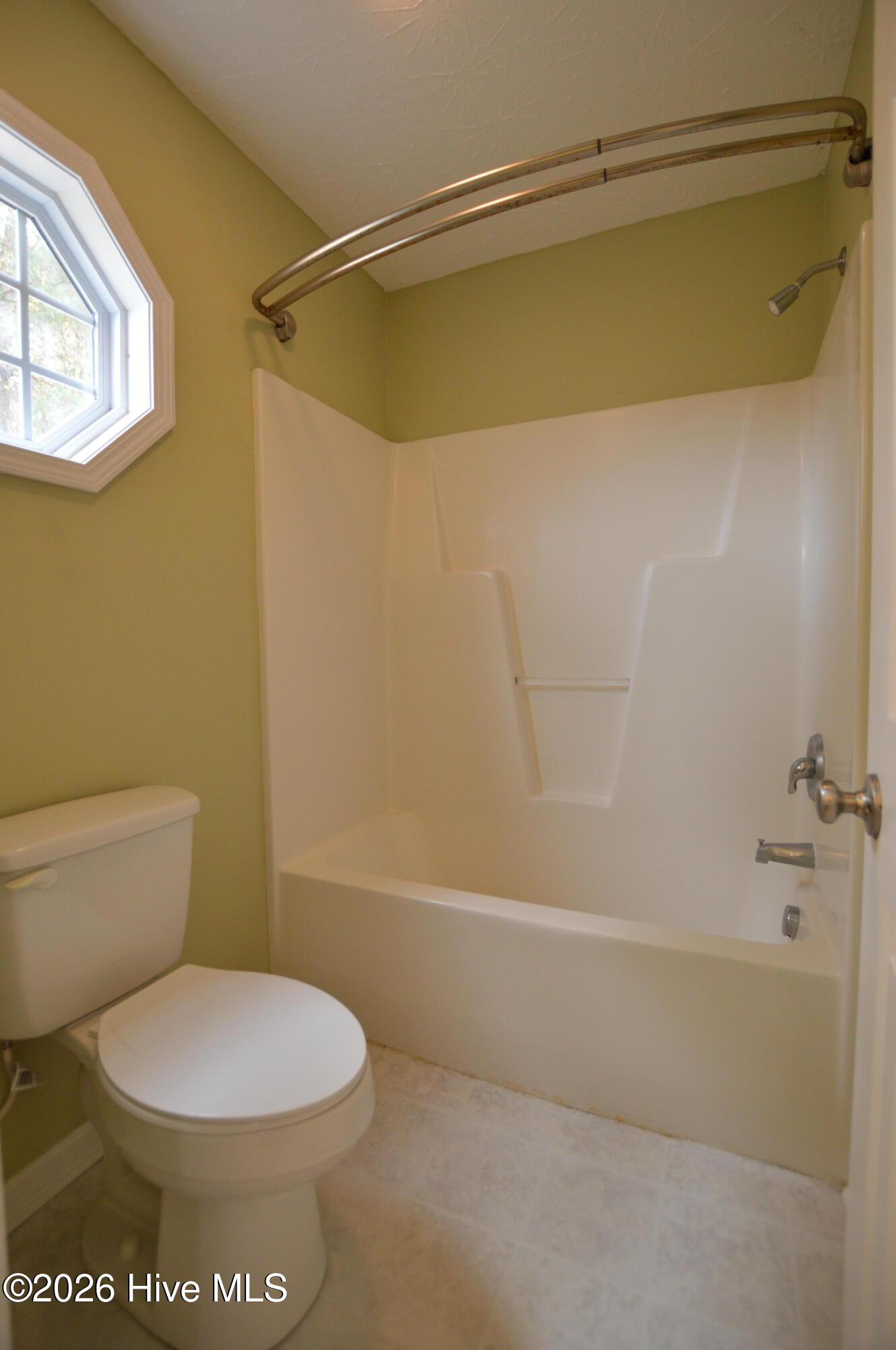 100558188 | Photo 17