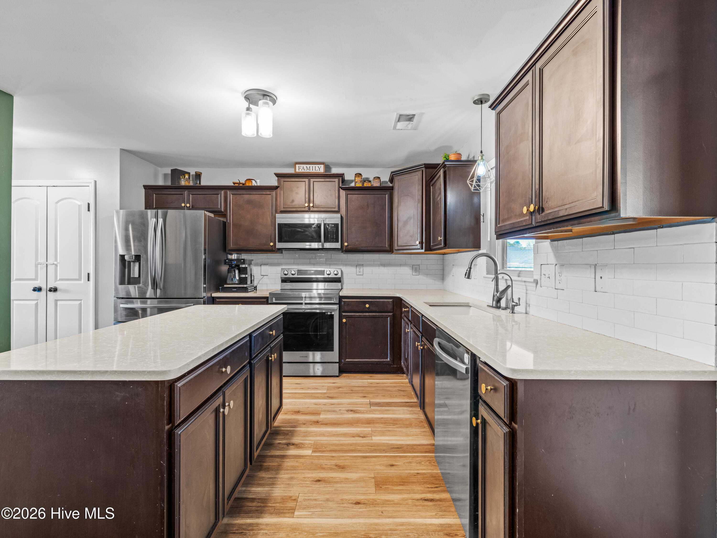 100549966 | Photo 17