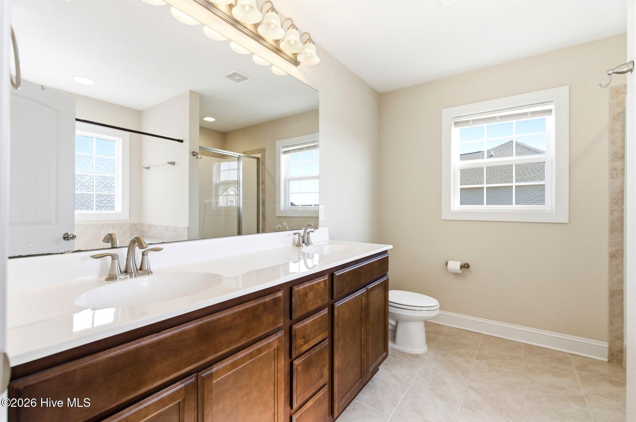 100563998 | Photo 32