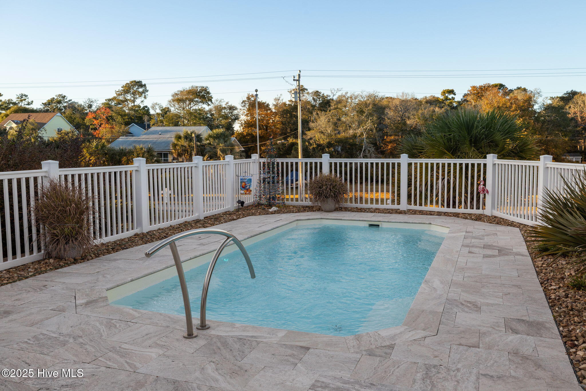 100542627 | Photo 47