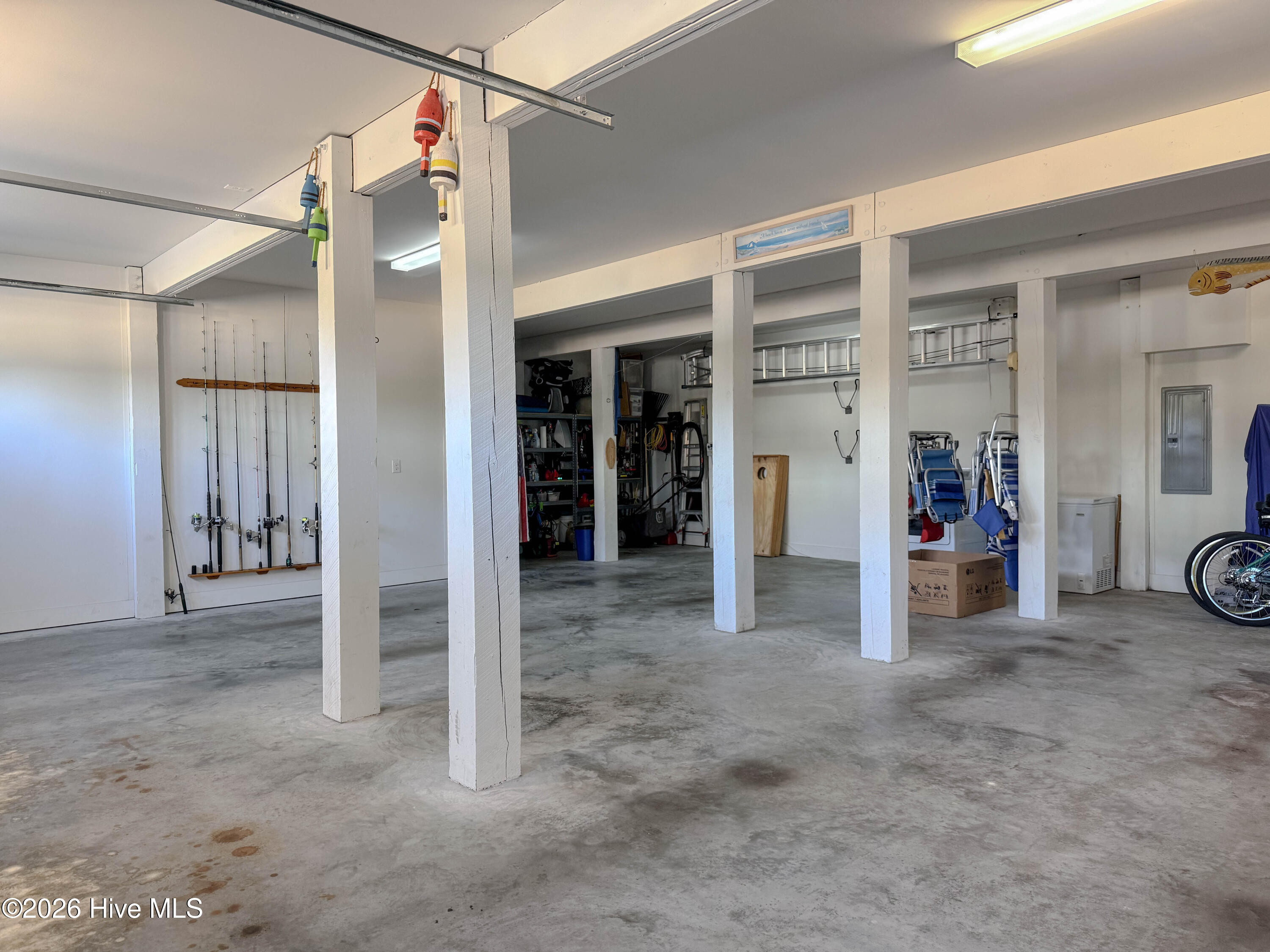 100548622 | Photo 65