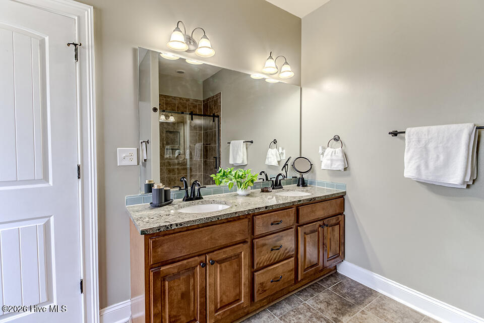 100548906 | Photo 19