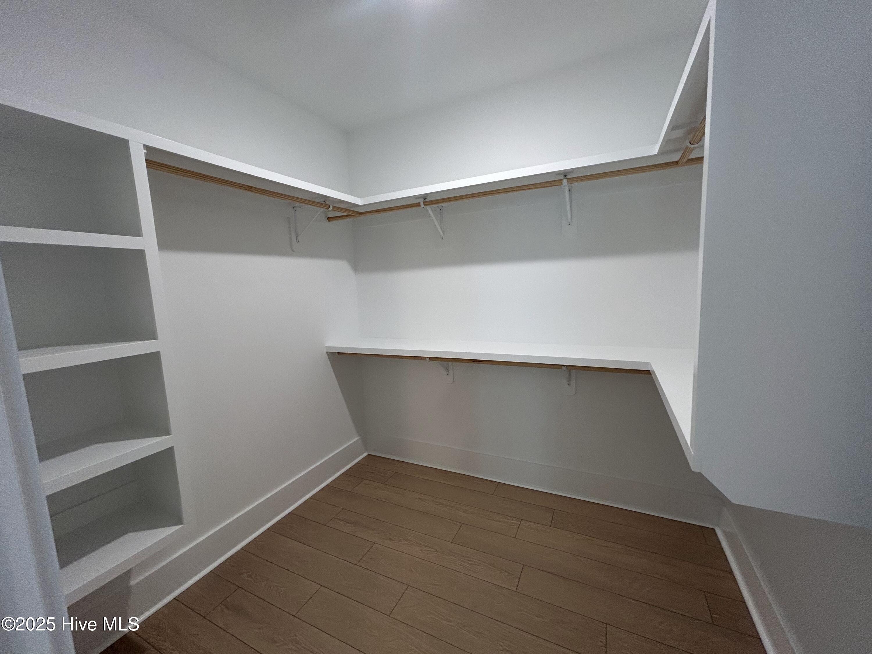 100520251 | Photo 24