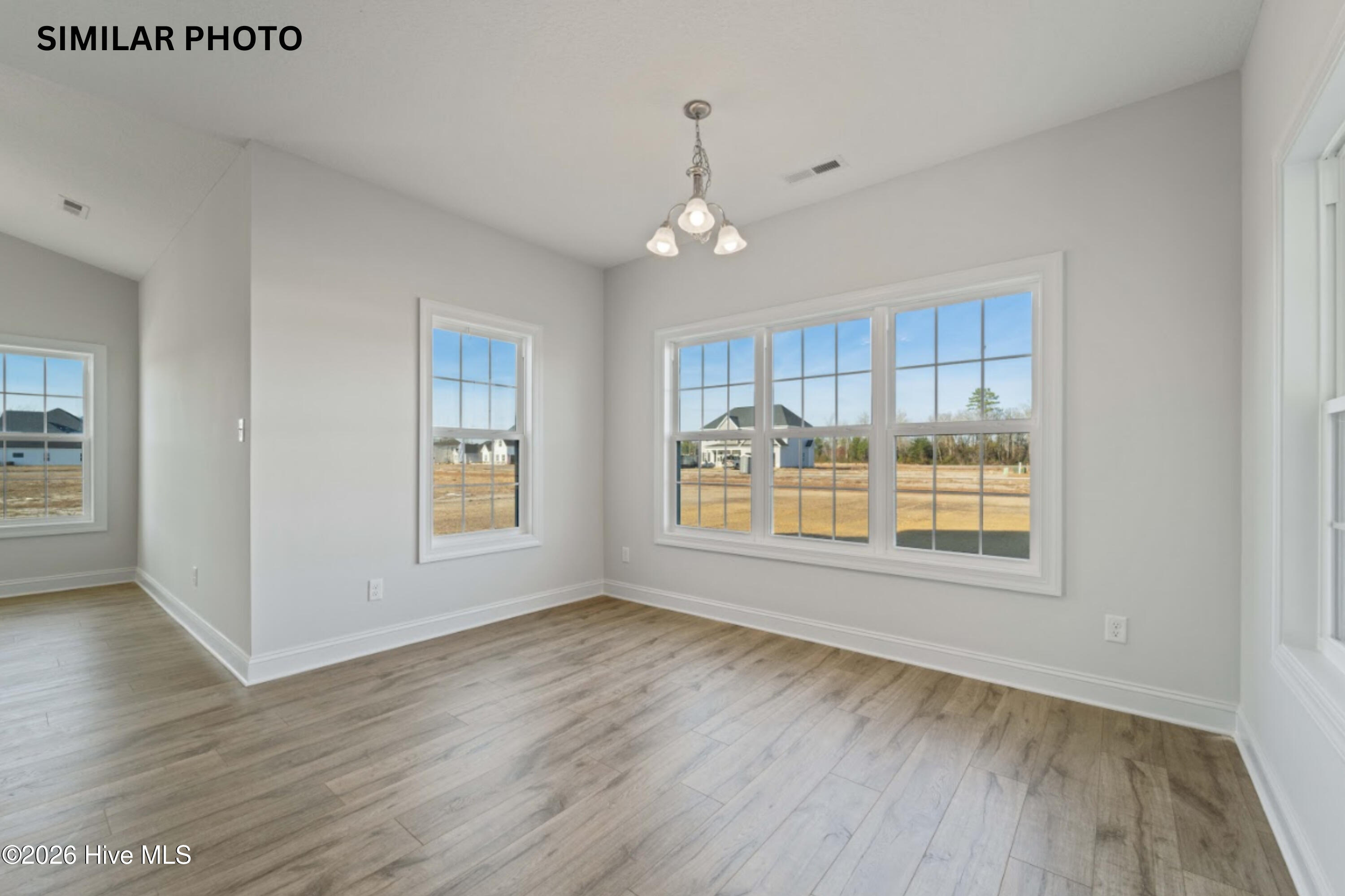 100556384 | Photo 17