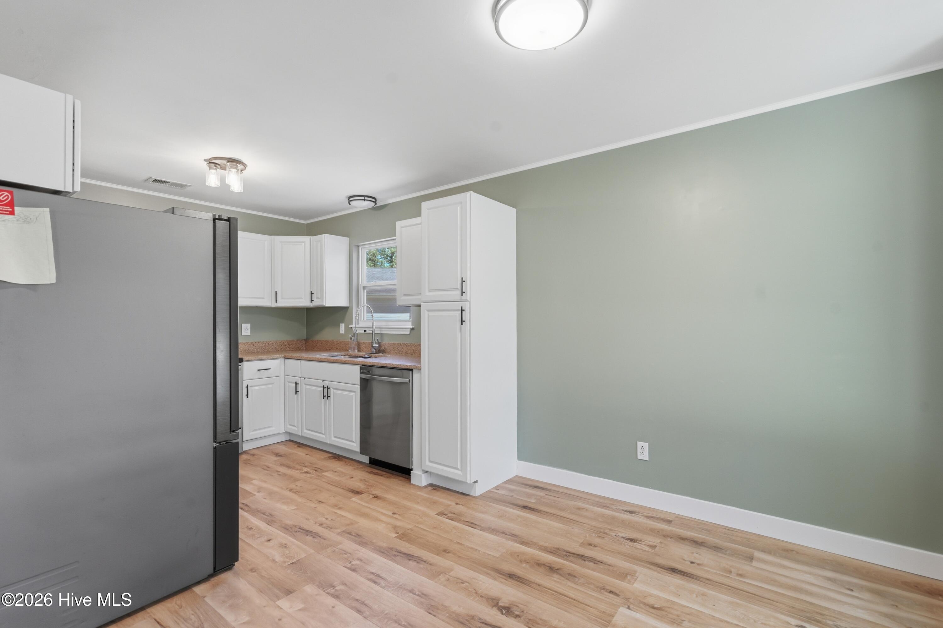 220 E Lakeridge Landing, Jacksonville, NC 28546 – photo 7: 220 E Lakeridge Landing _ 15