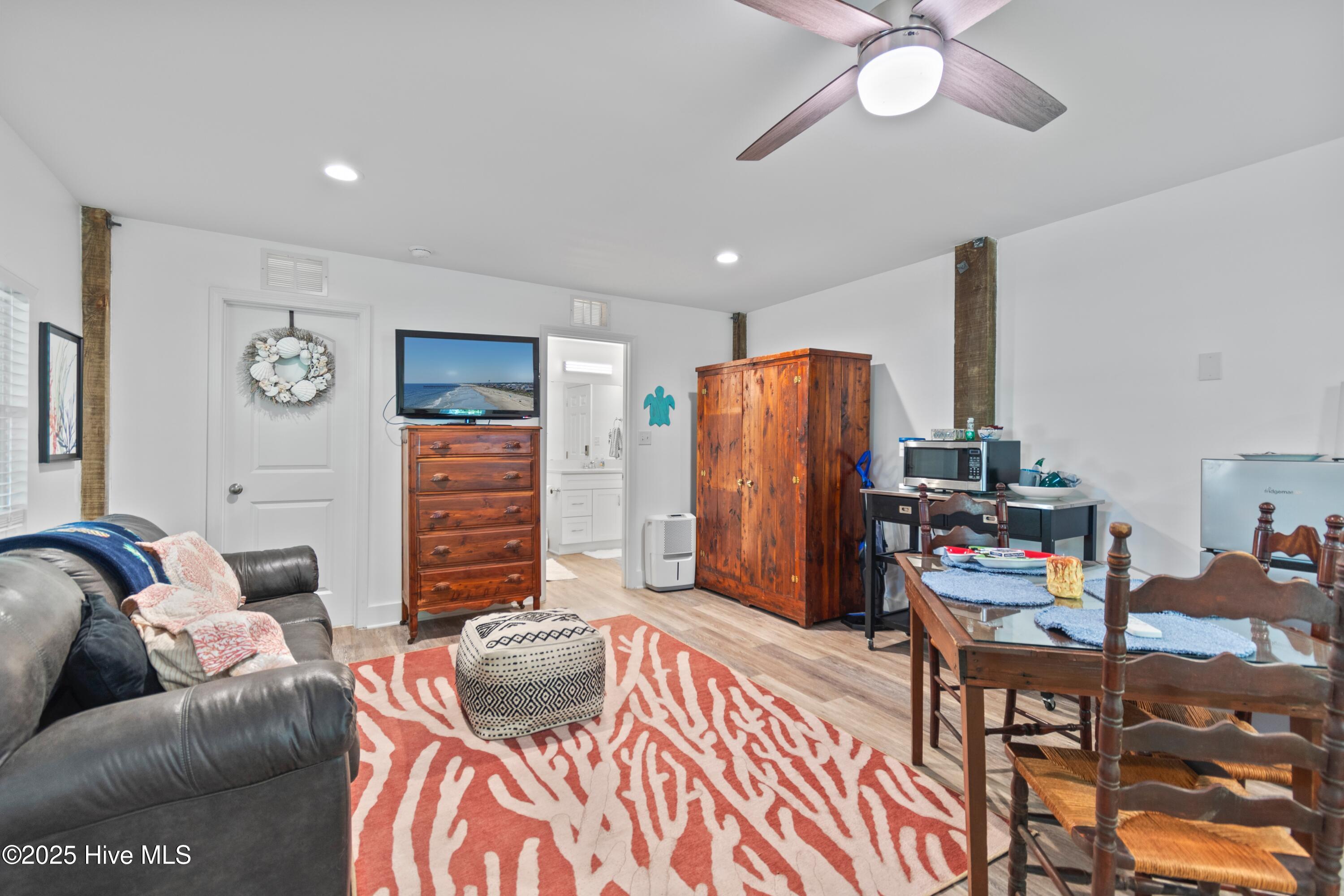 100535762 | Photo 20