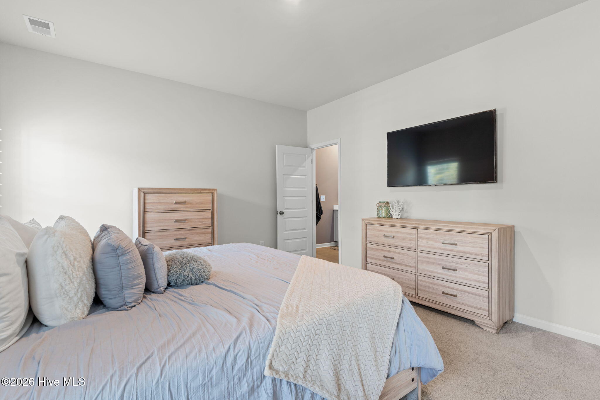 100553645 | Photo 15