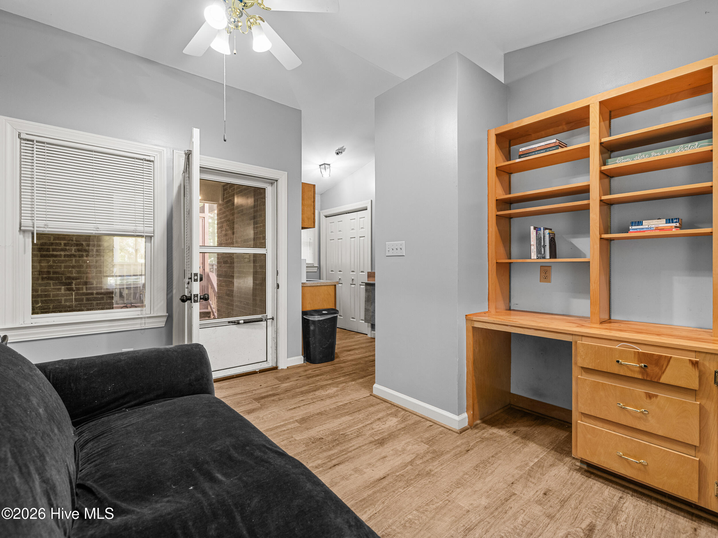 100570486 | Photo 55