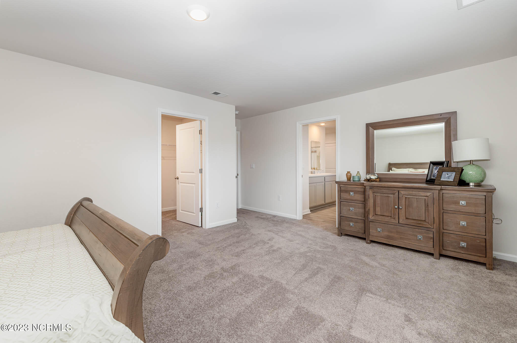 100550698 | Photo 23