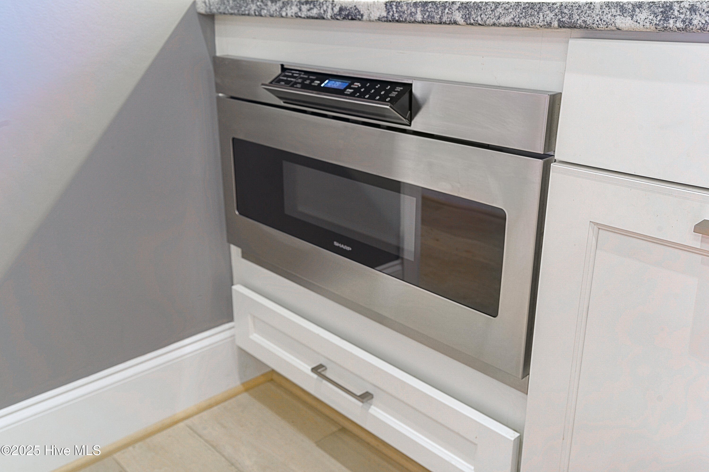 100530008 | Photo 28