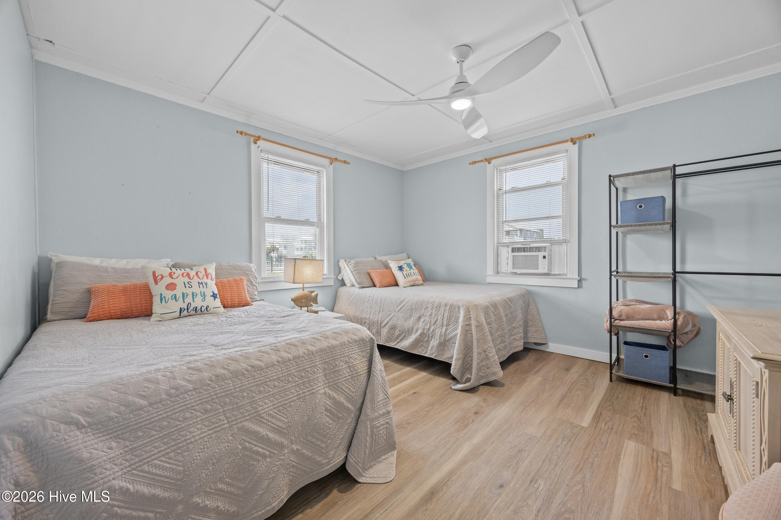 100563115 | Photo 23