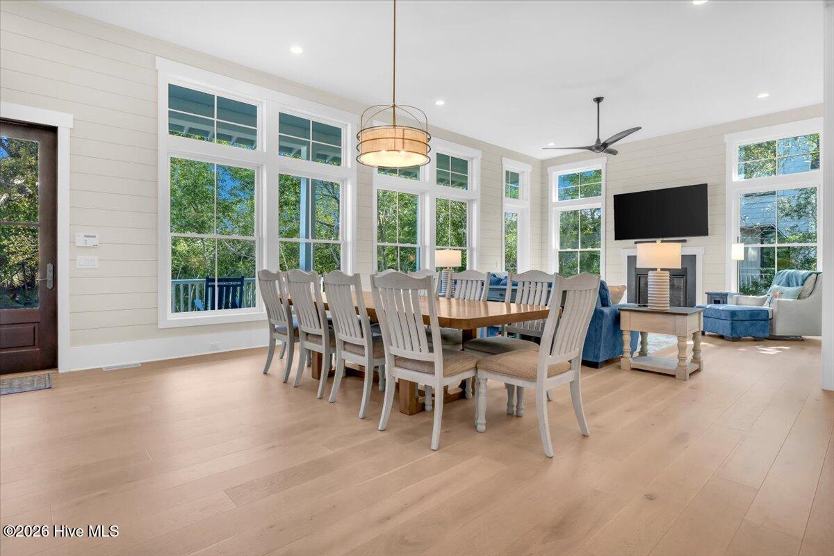 100563677 | Photo 18