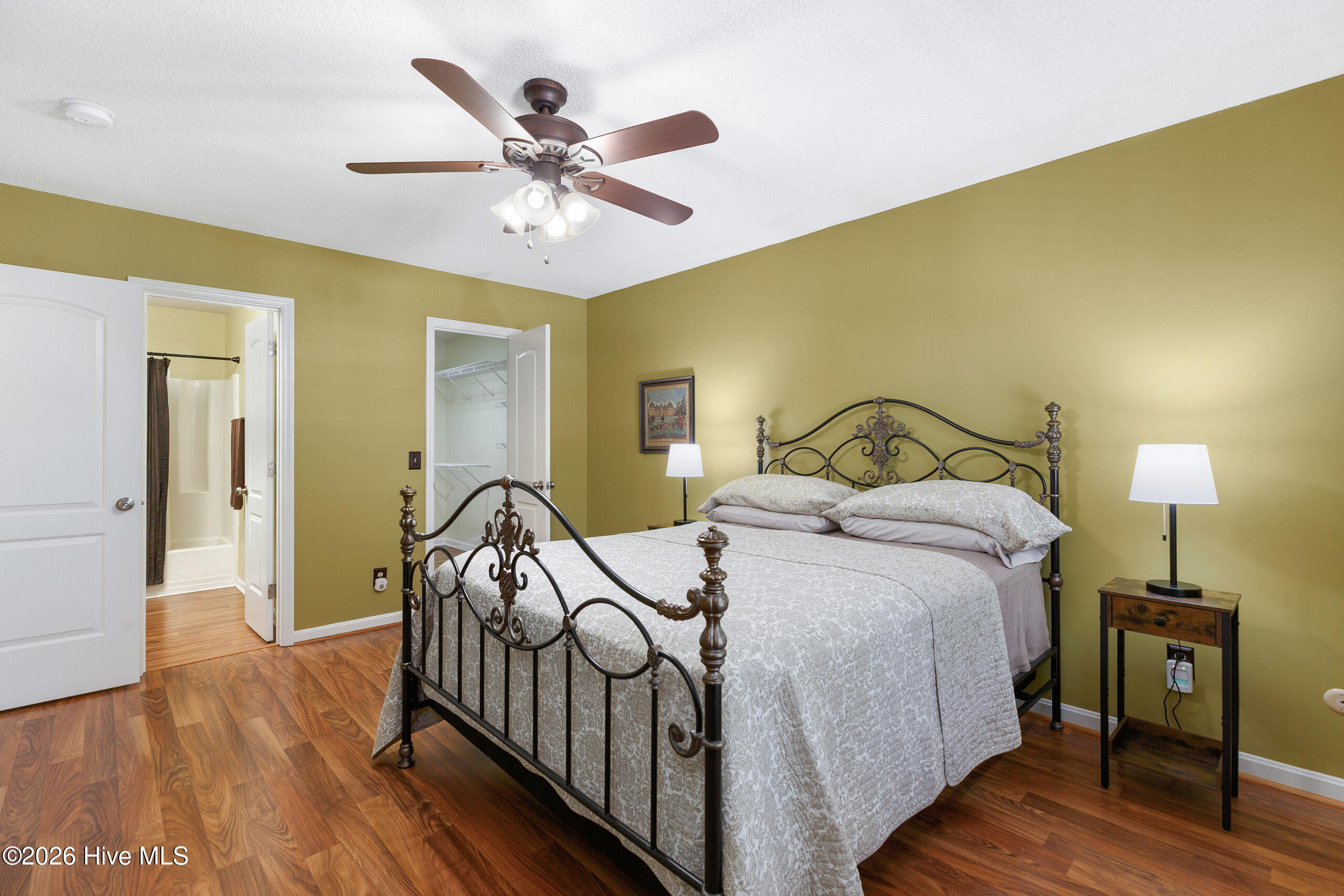 100565363 | Photo 30