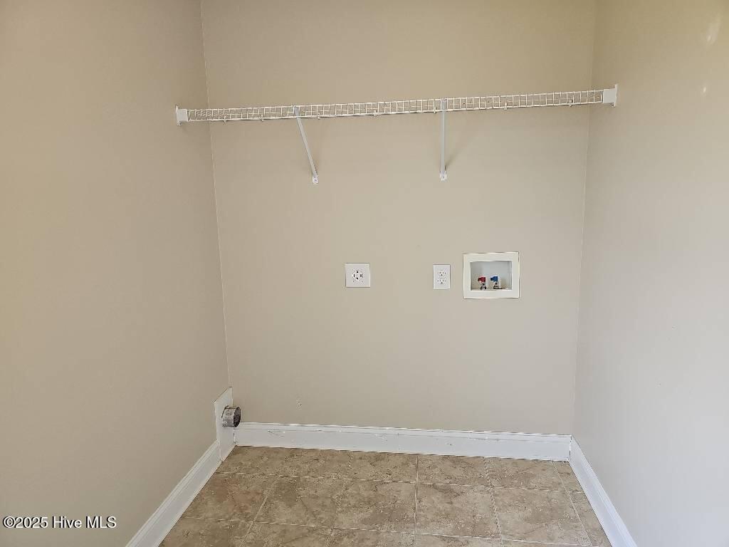 100541089 | Photo 12