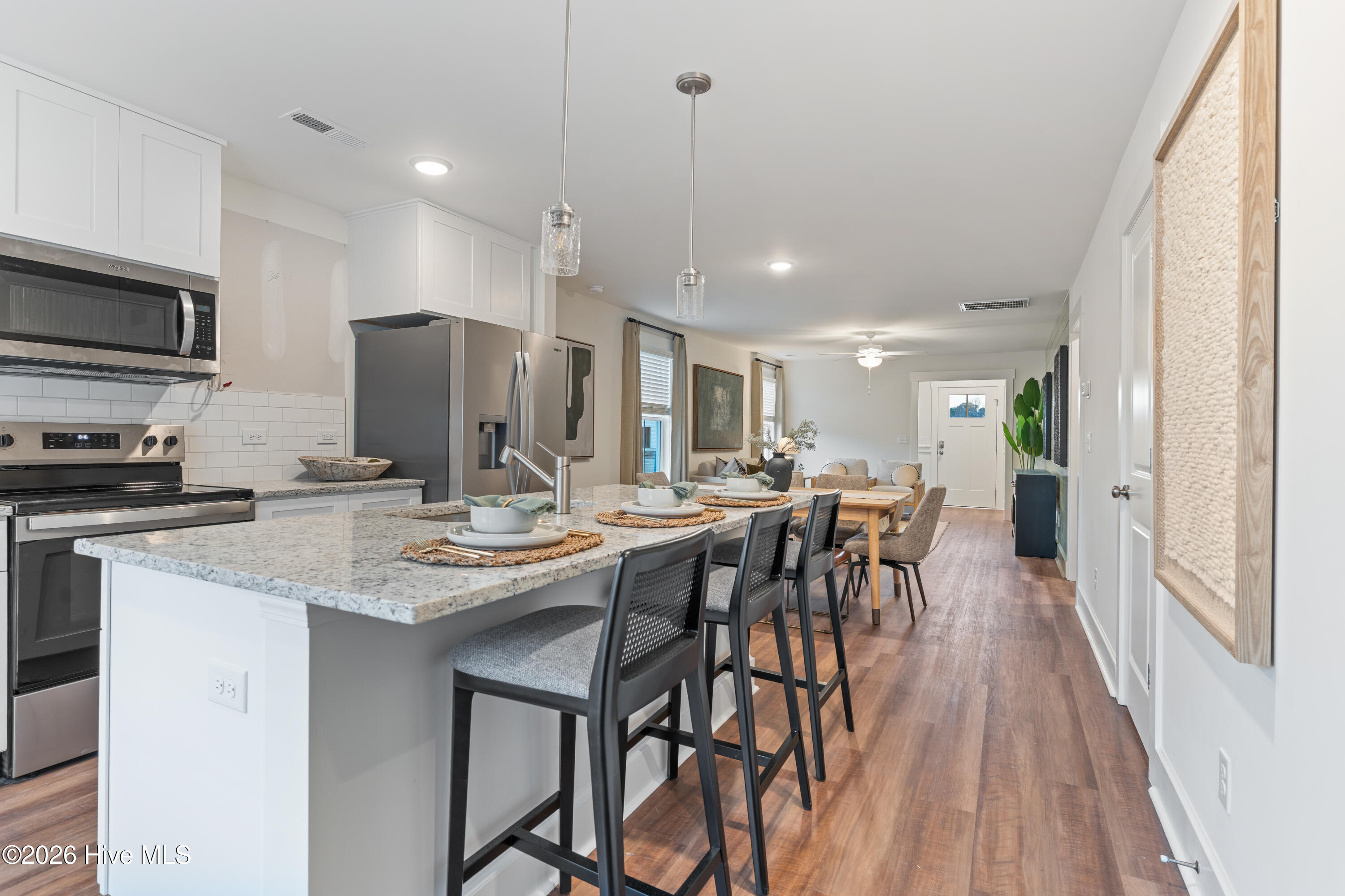 100564170 | Photo 11