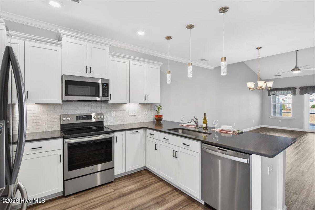 100552947 | Photo 12