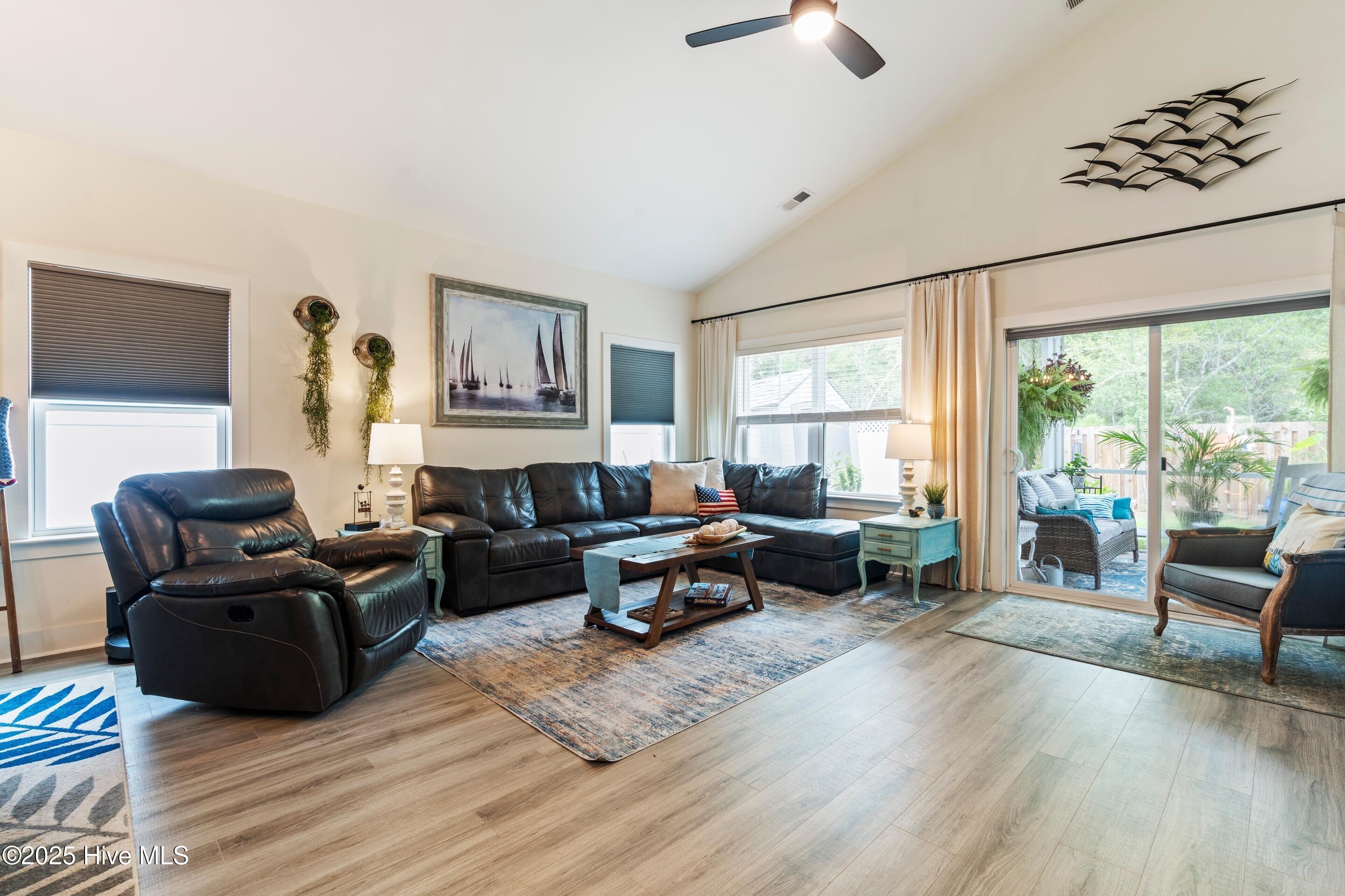 100525956 | Photo 22