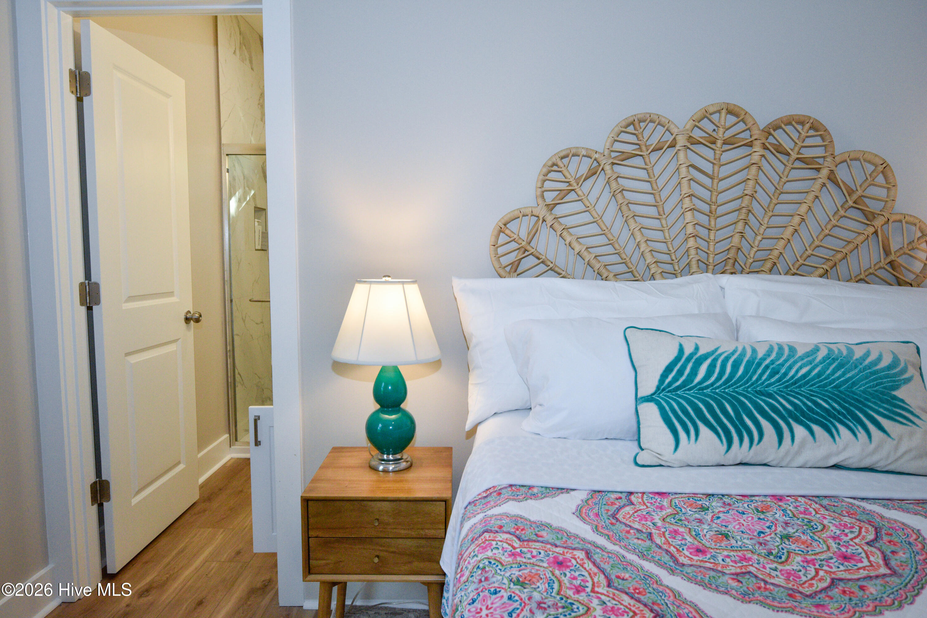 100569320 | Photo 54