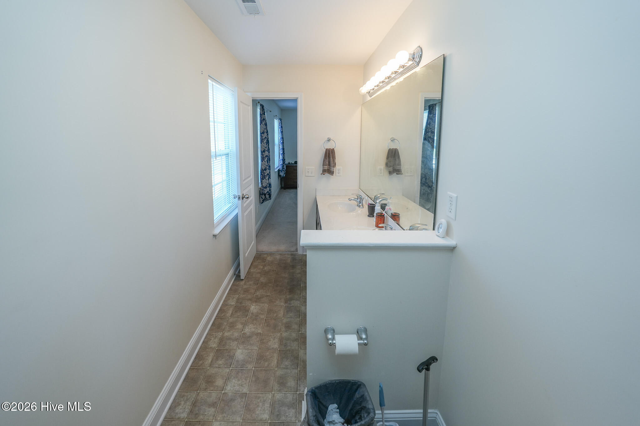 100561361 | Photo 23