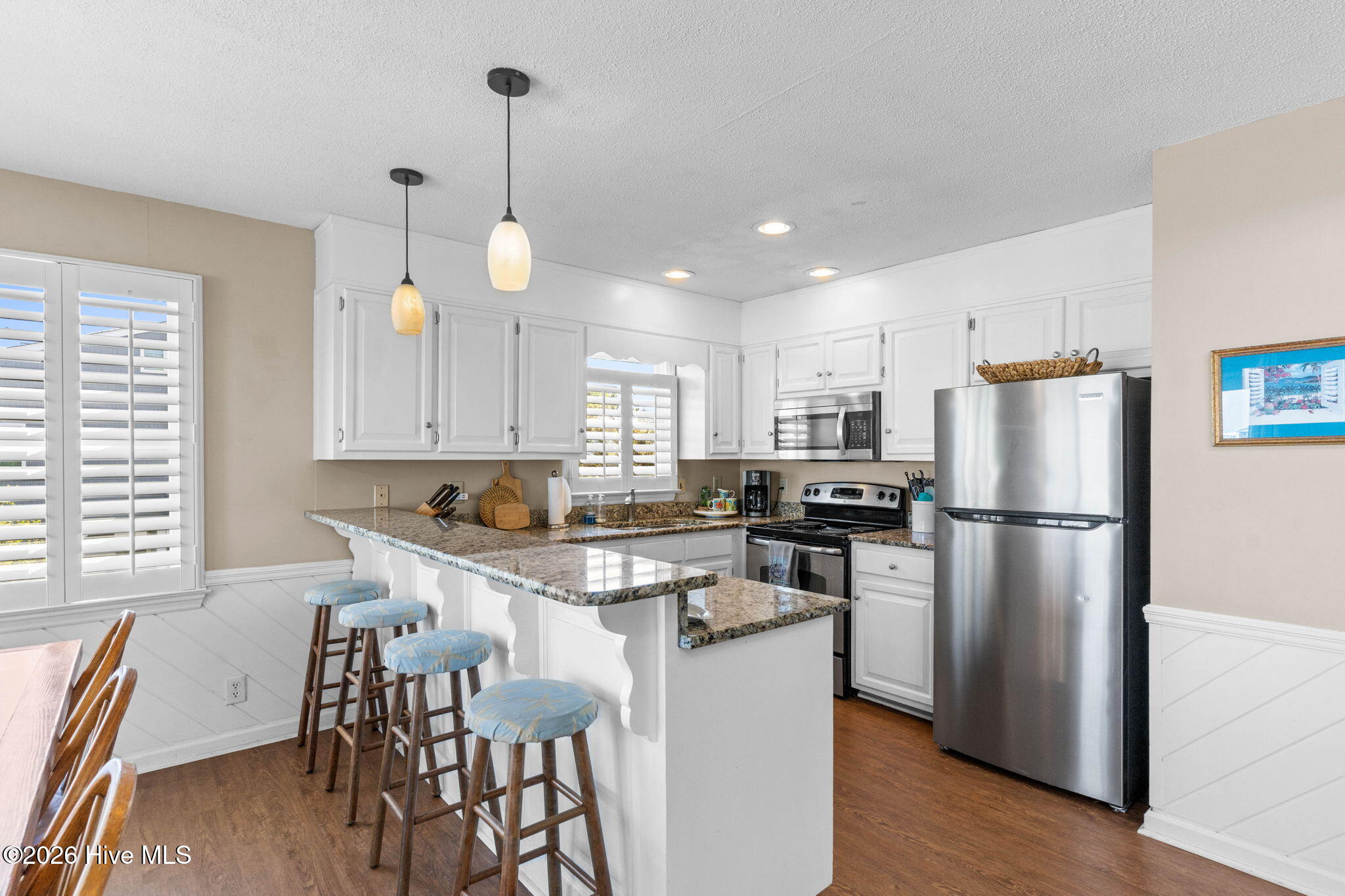 100566537 | Photo 21