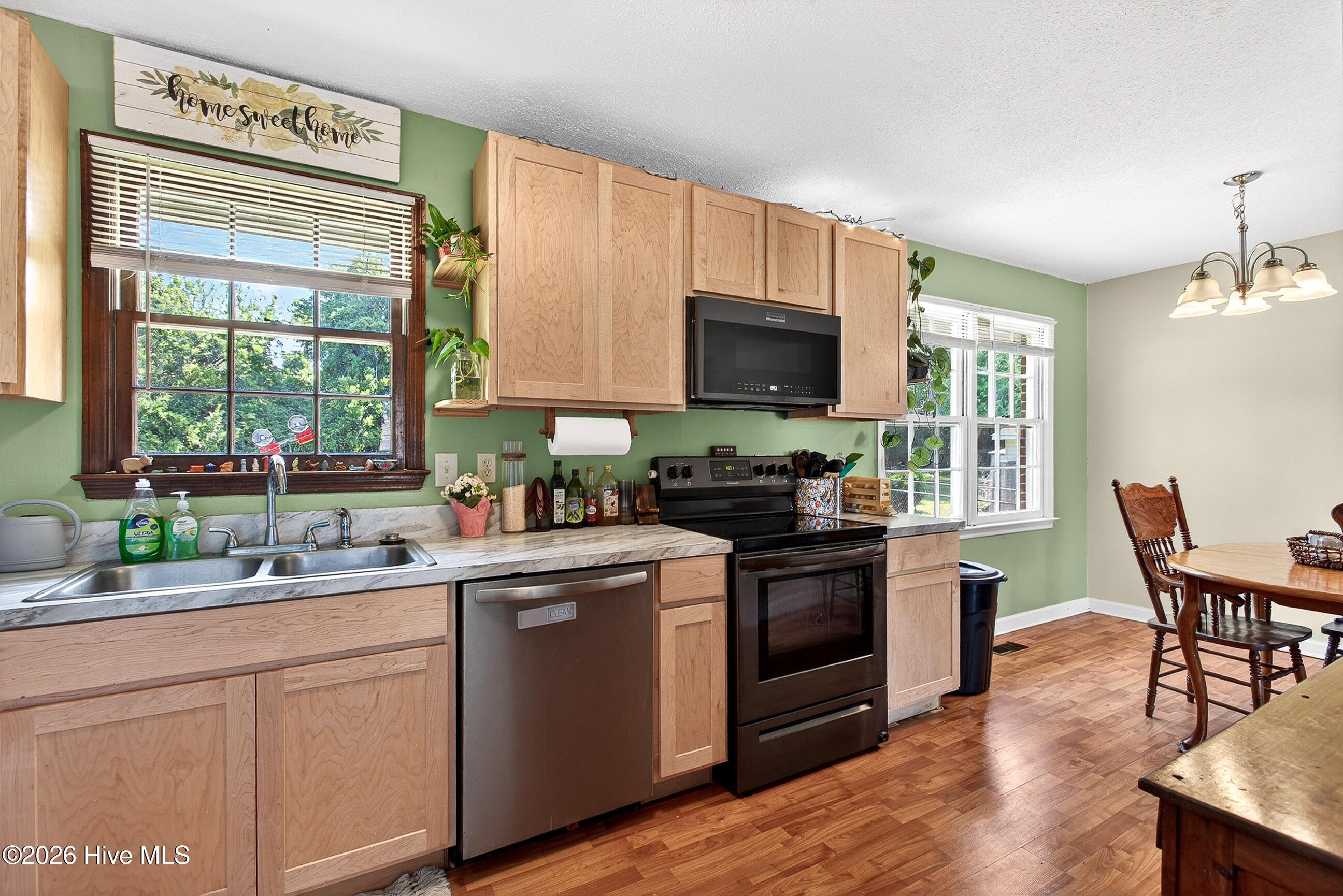 100569651 | Photo 10