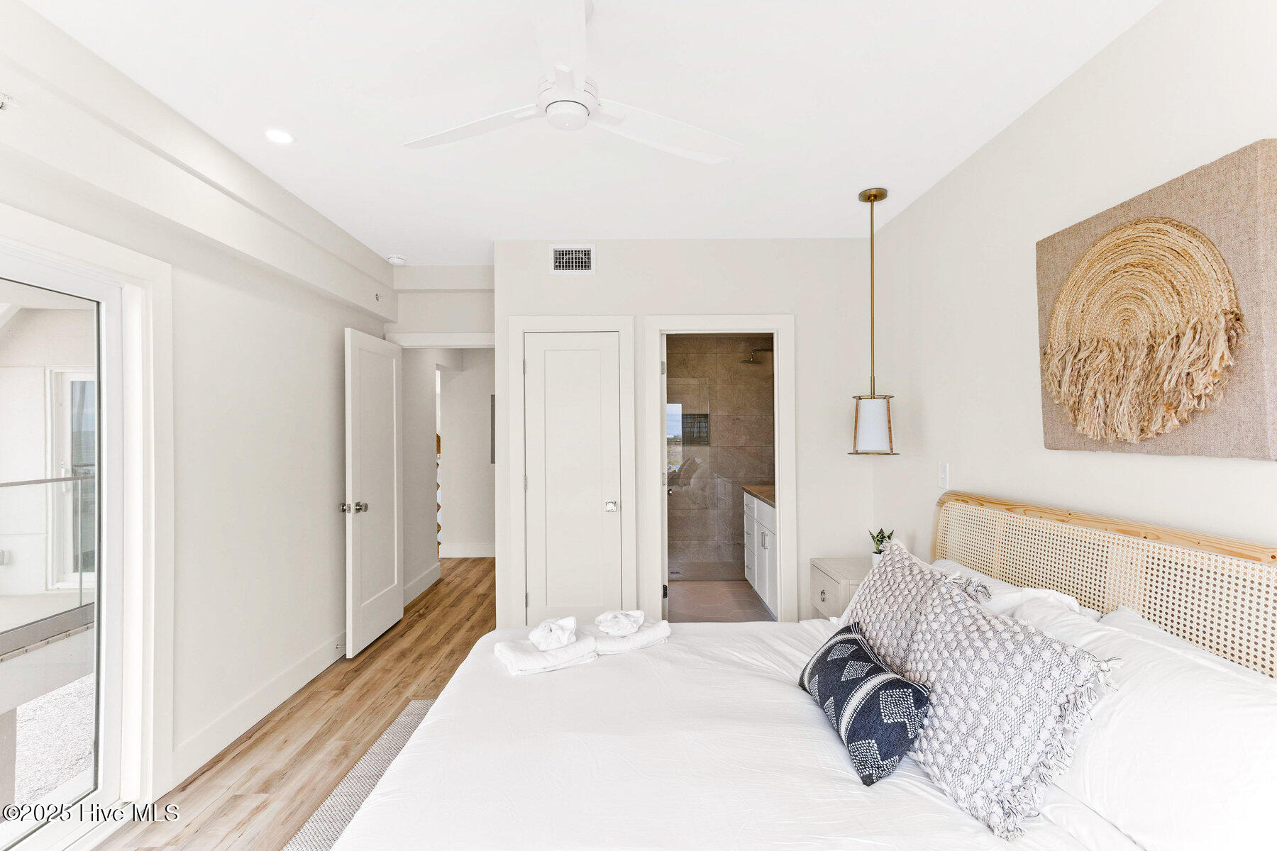 100523204 | Photo 22