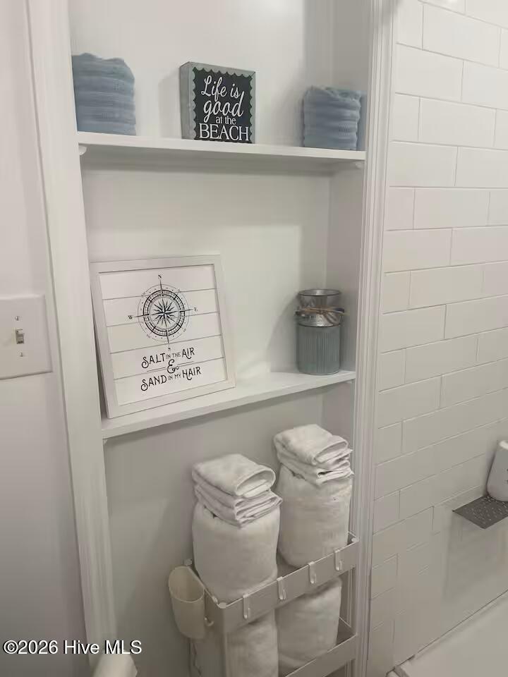 100570221 | Photo 15