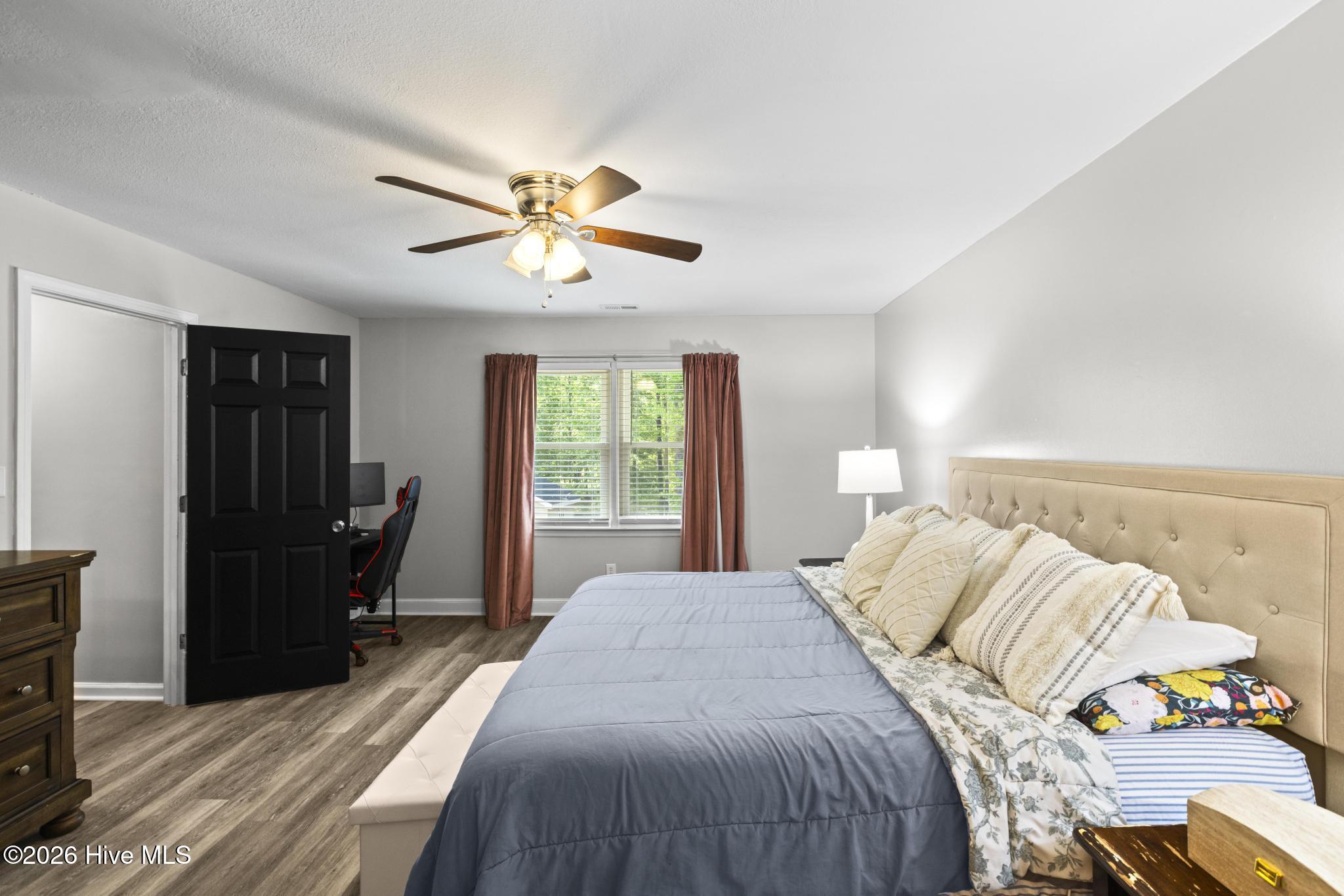 100568439 | Photo 27