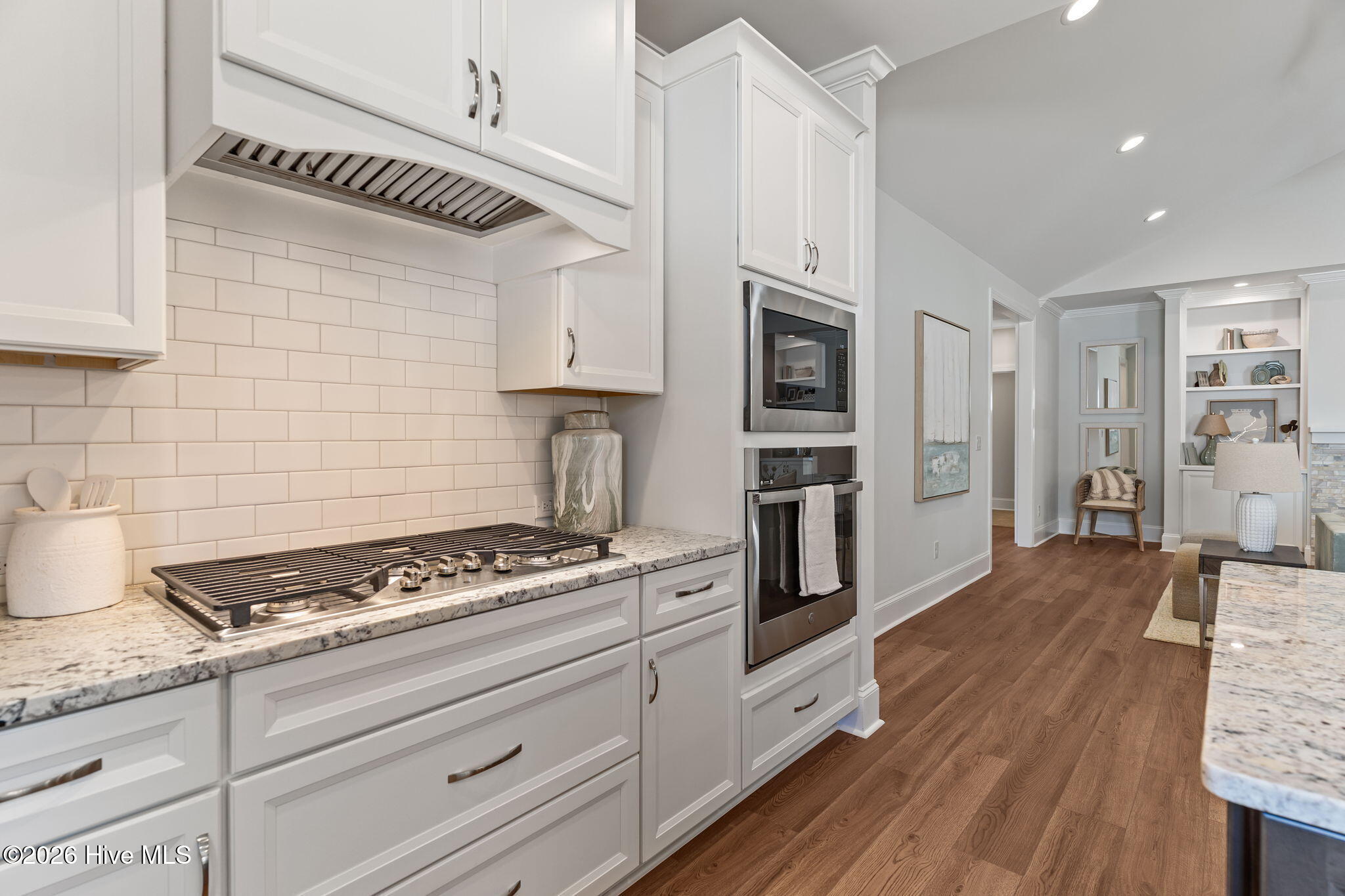 100554681 | Photo 22