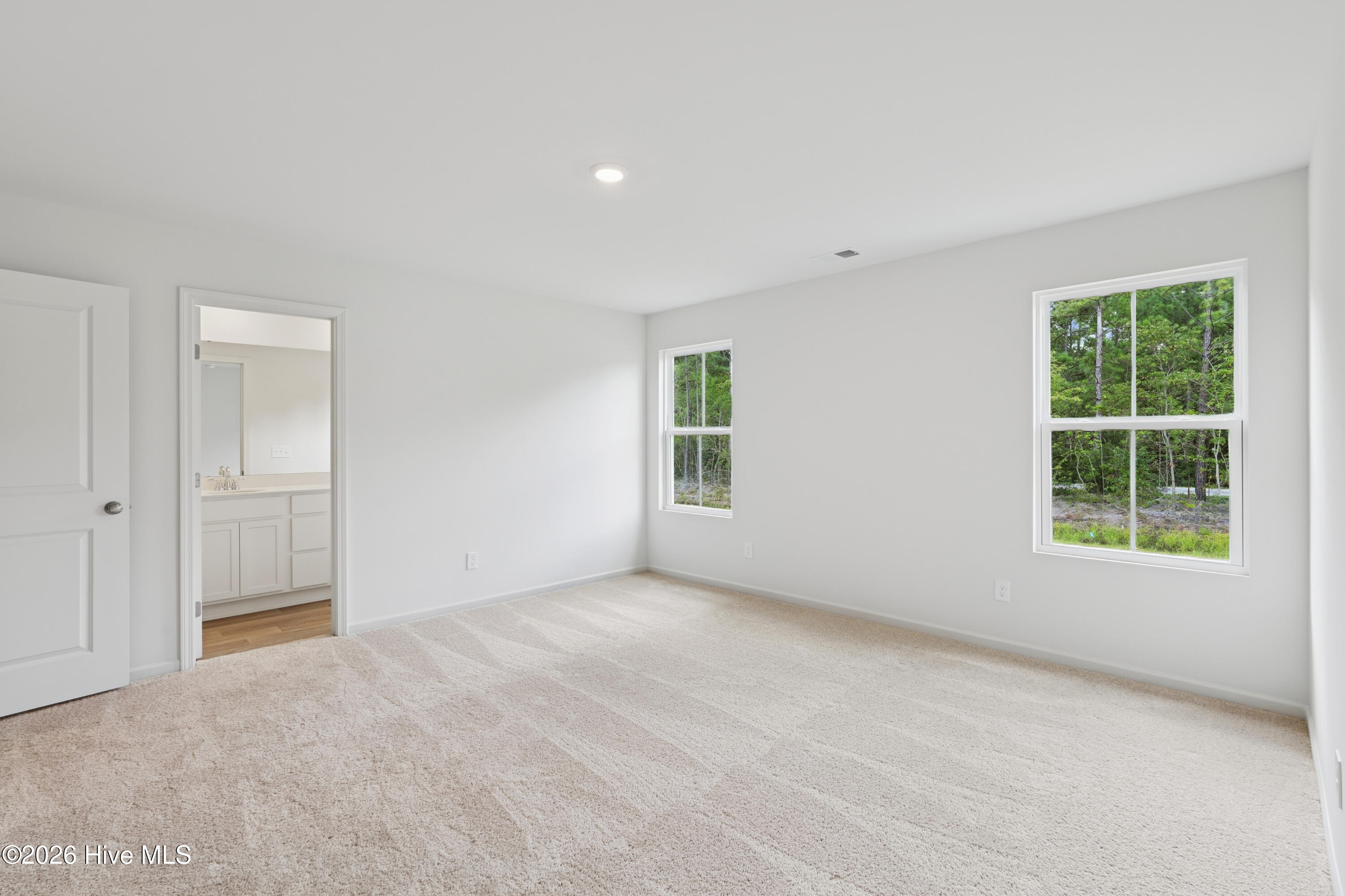 100530388 | Photo 10