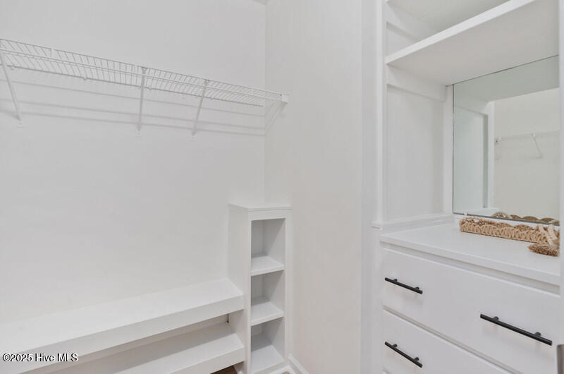 100540120 | Photo 12