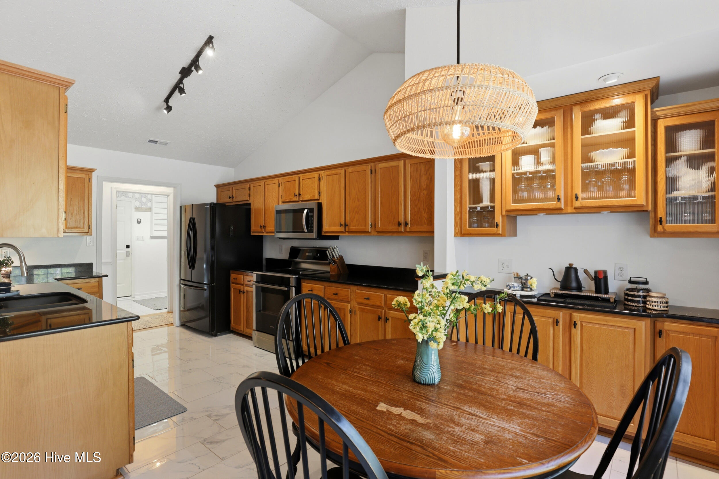 100563853 | Photo 10