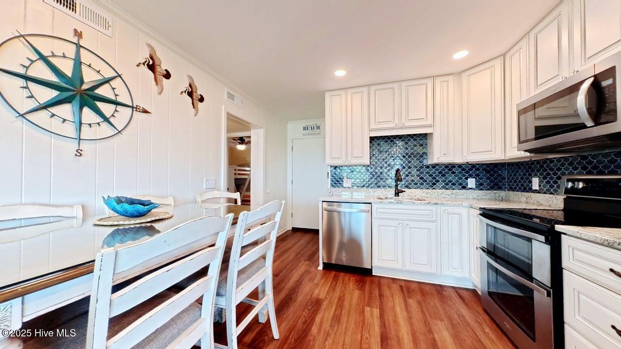 100532180 | Photo 14