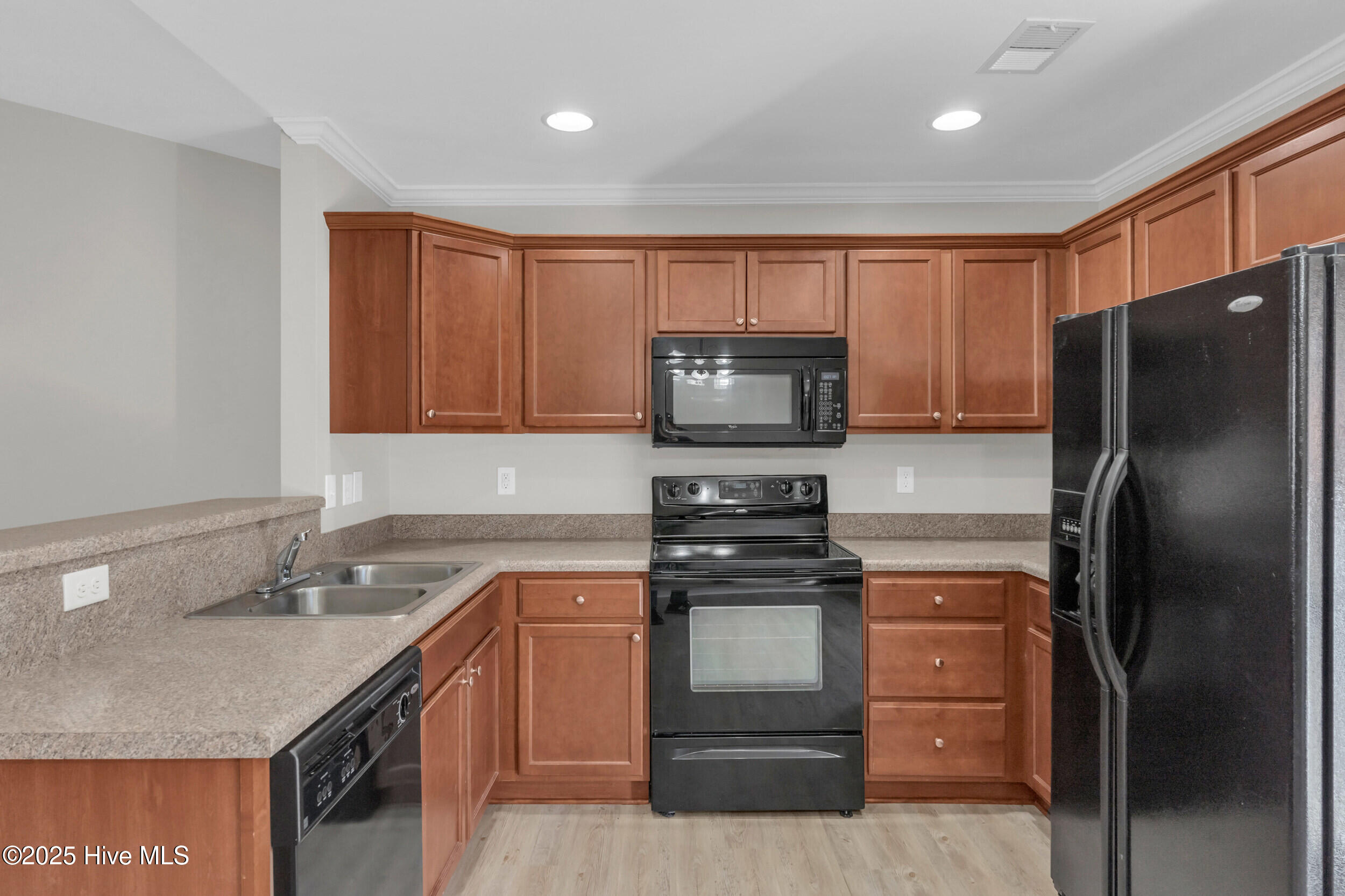 100545882 | Photo 10