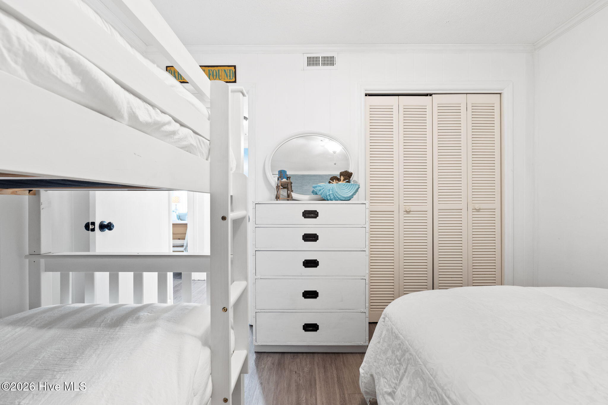 100559317 | Photo 25