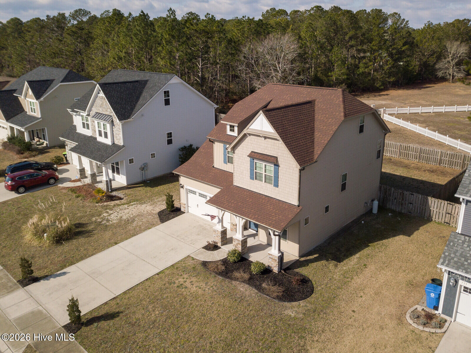 100558633 | Photo 42