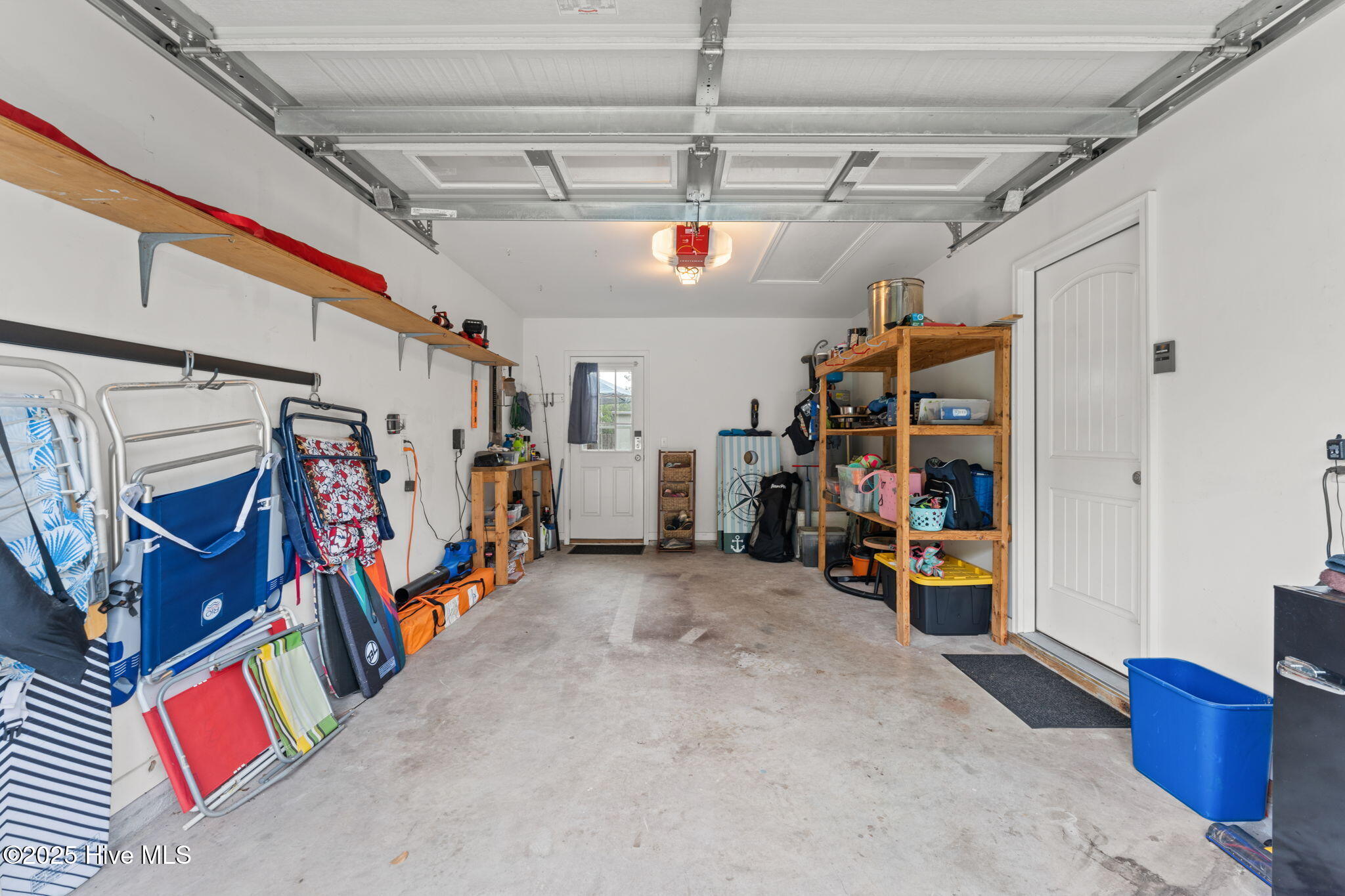 100548300 | Photo 49