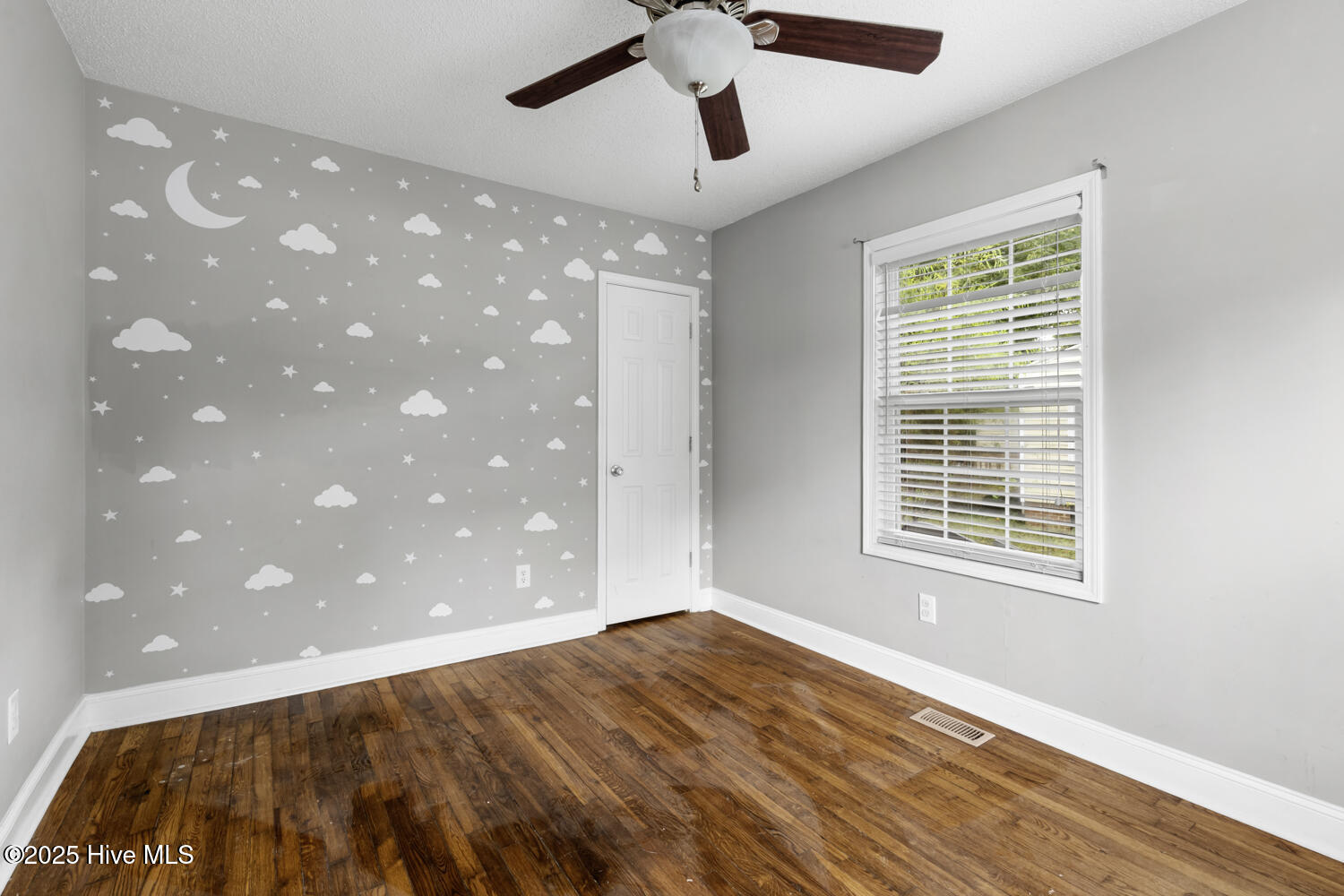 100533729 | Photo 16