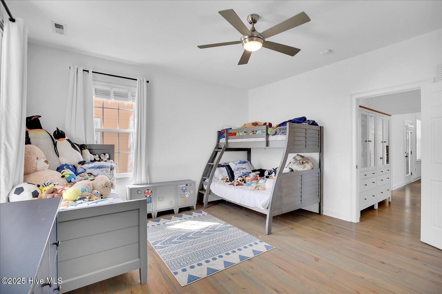 100545329 | Photo 11