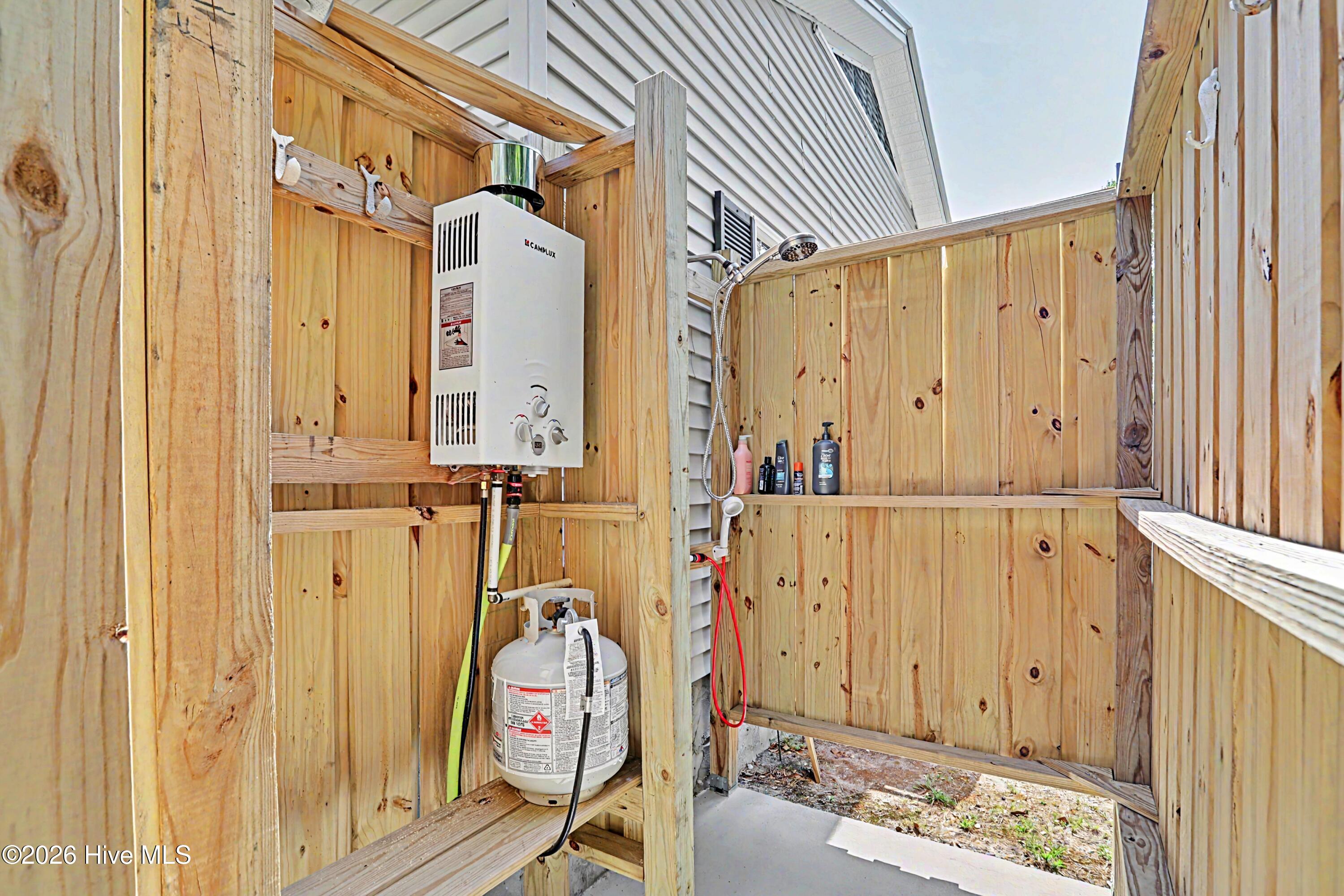 100570246 | Photo 36