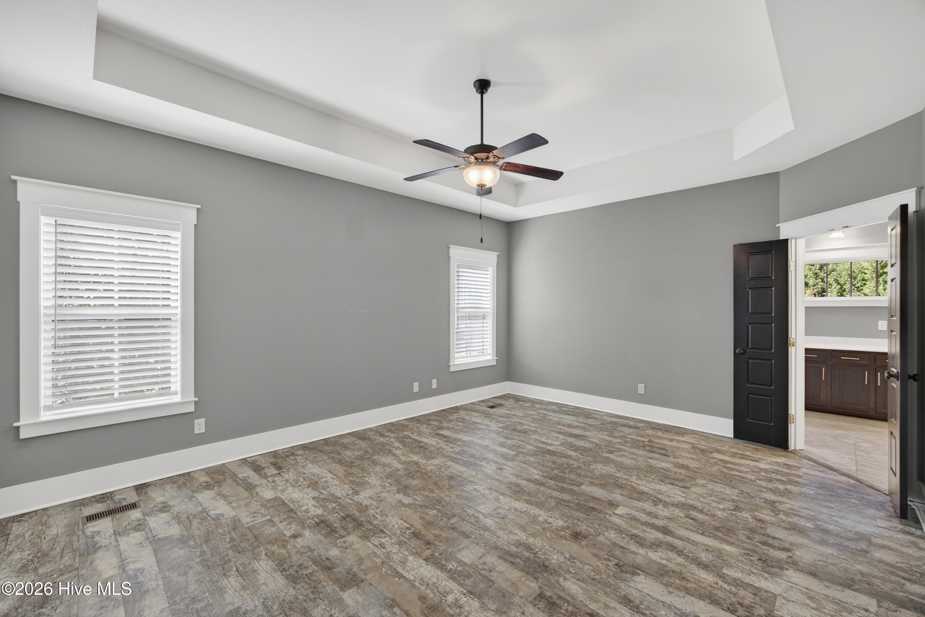 100555140 | Photo 35