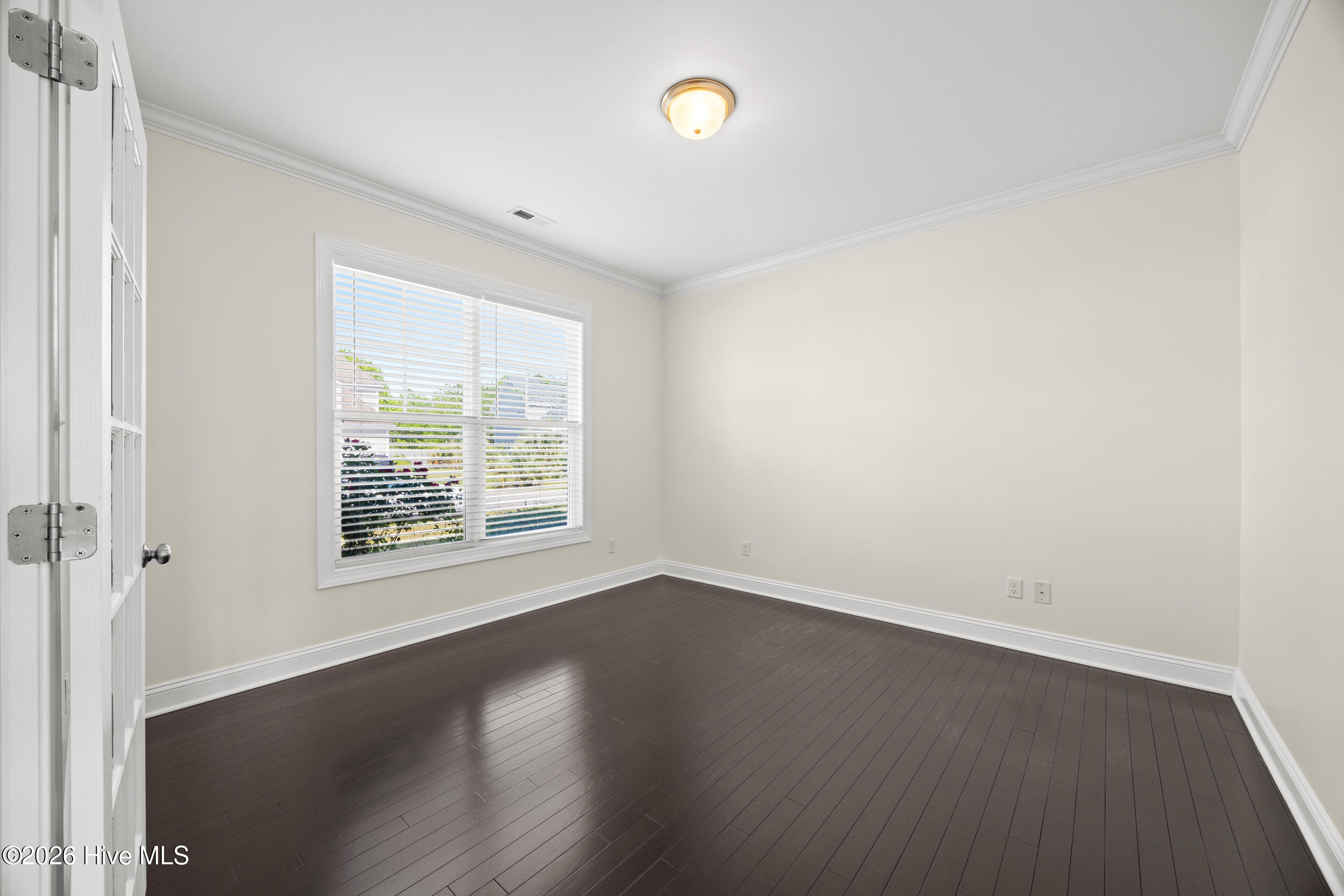 100568241 | Photo 16