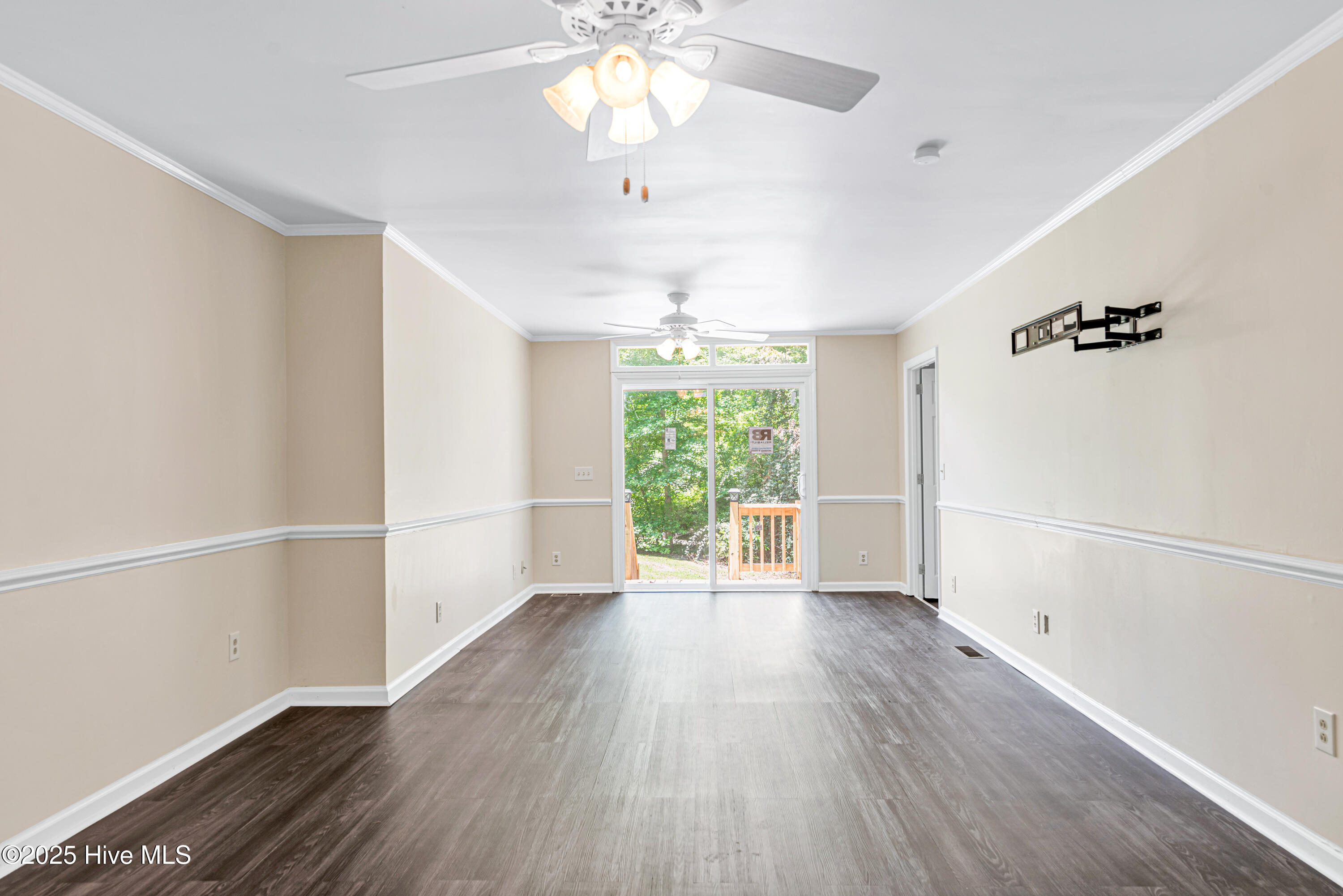 100536398 | Photo 31