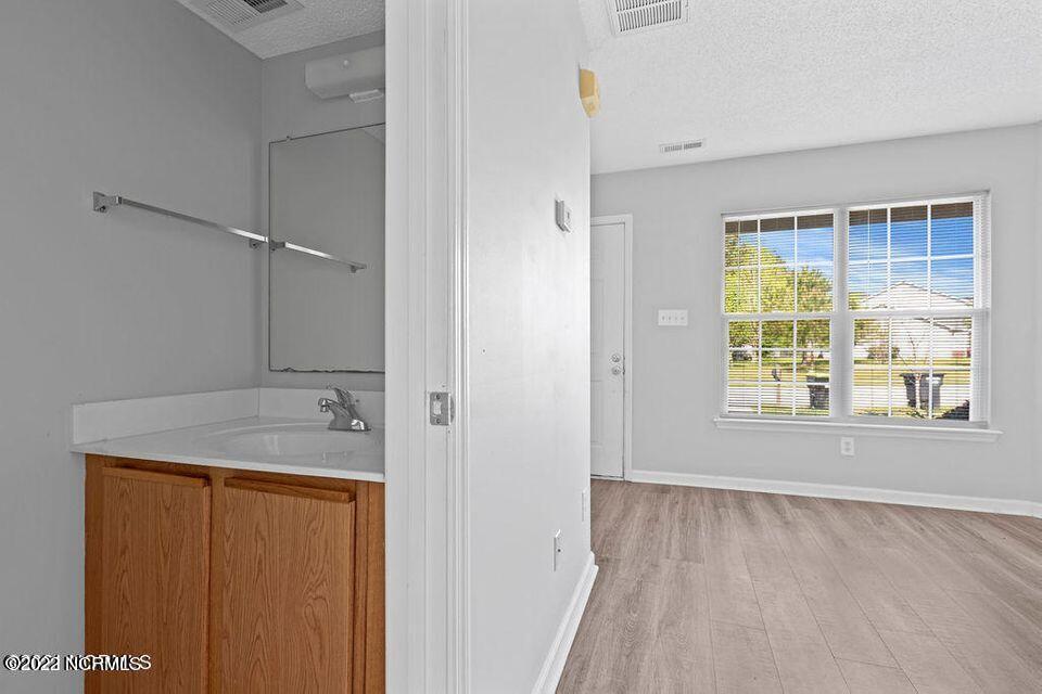 100568395 | Photo 11