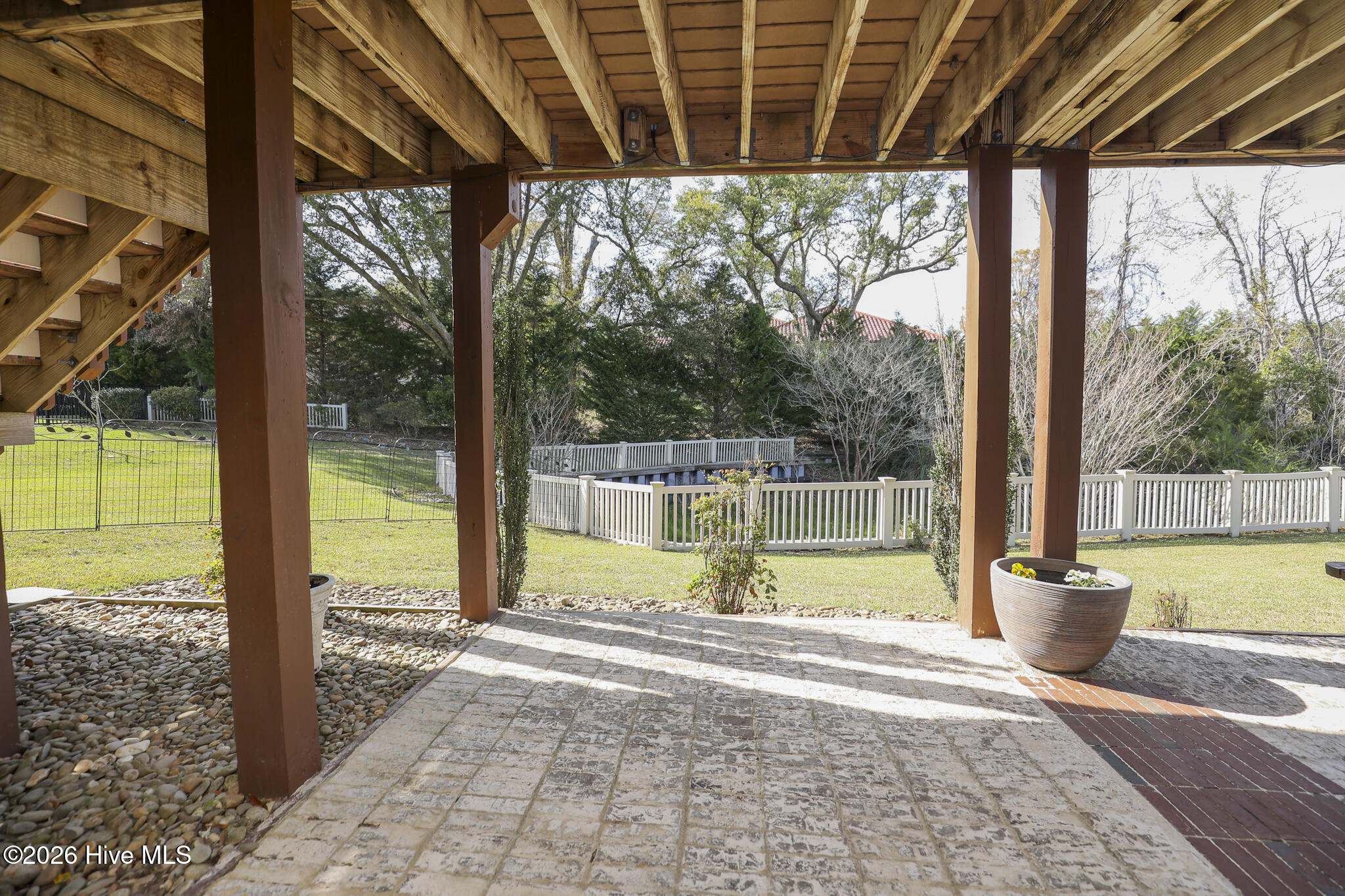 100564942 | Photo 76