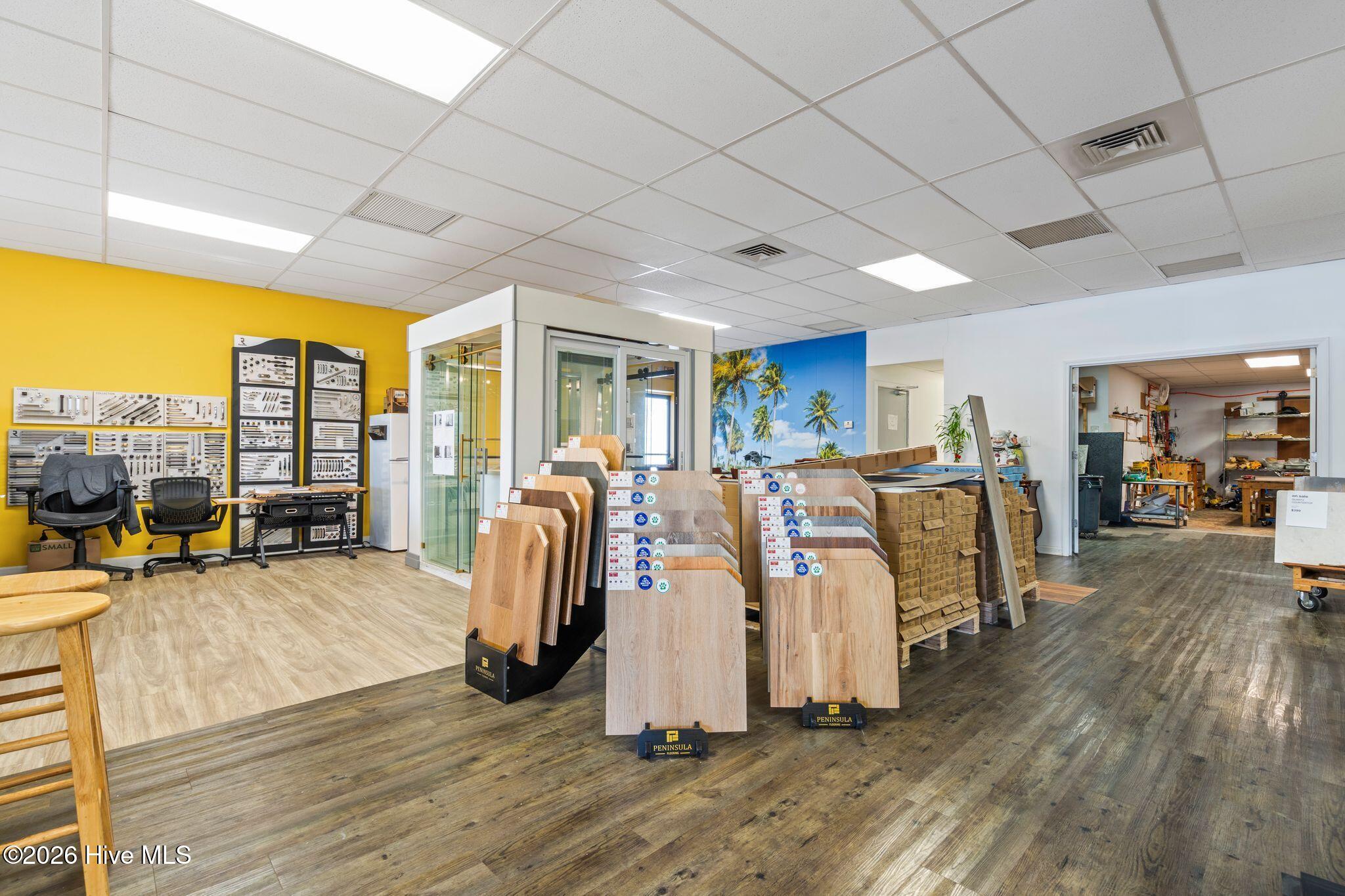 100550441 | Photo 21